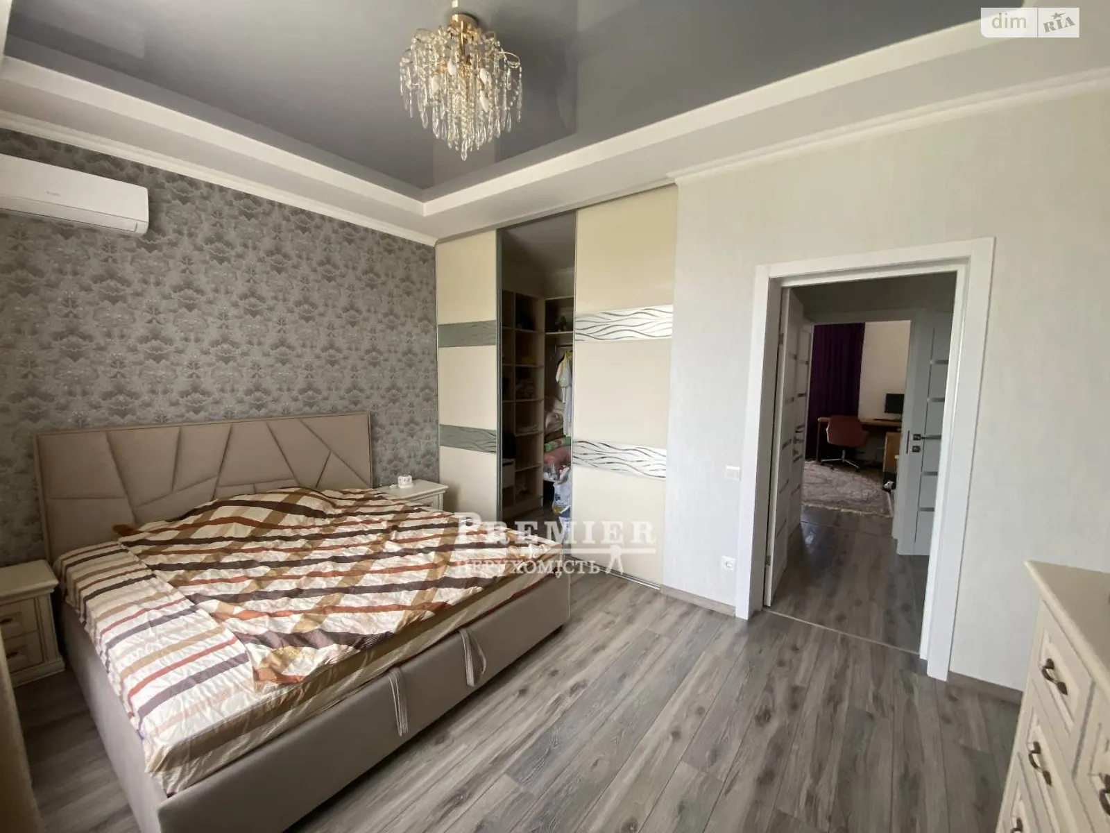 Продается дом на 2 этажа 140 кв. м с садом, цена: 180000 $ - фото 1