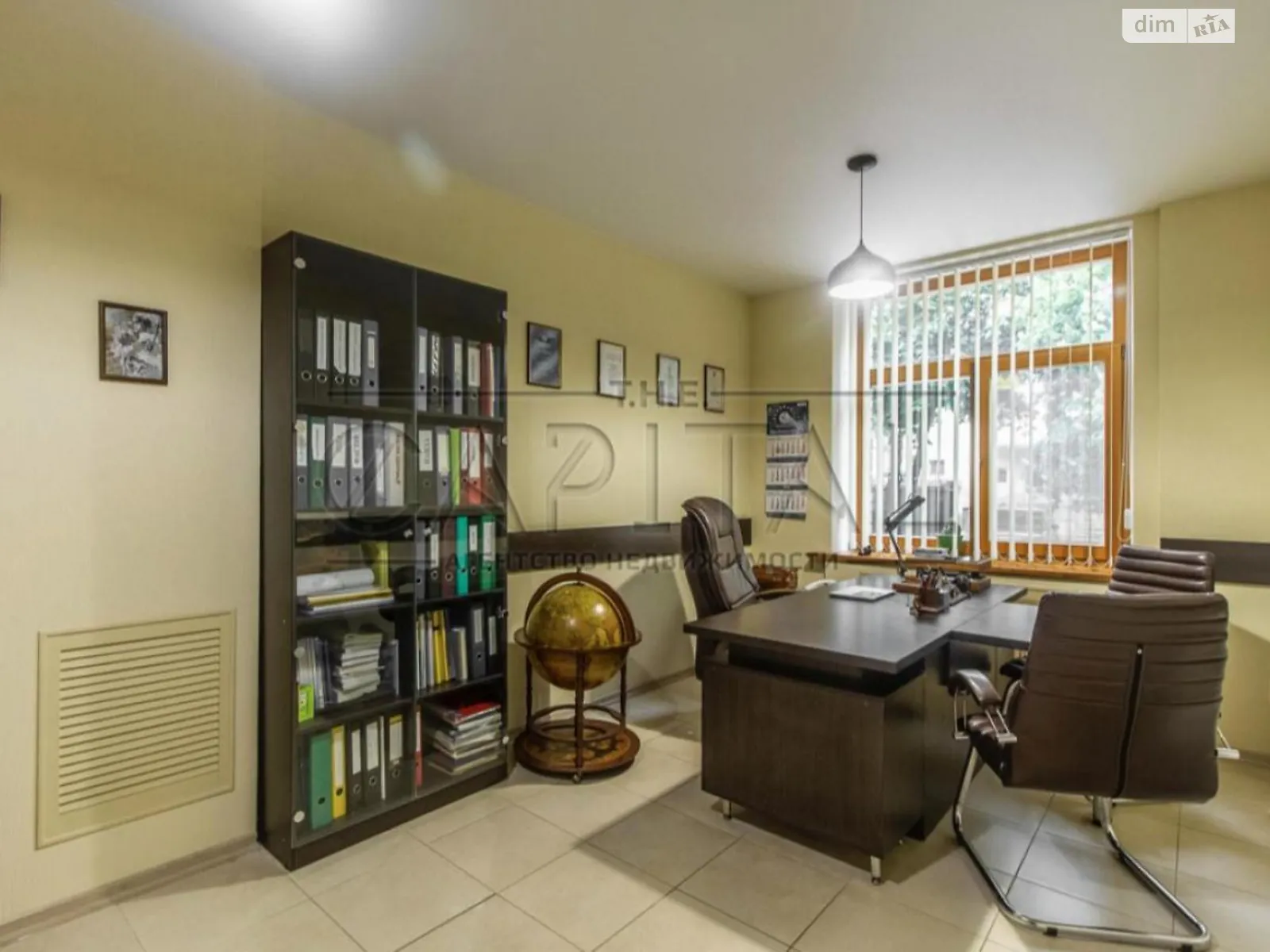 Продается офис 153.4 кв. м в бизнес-центре, цена: 420000 $ - фото 1