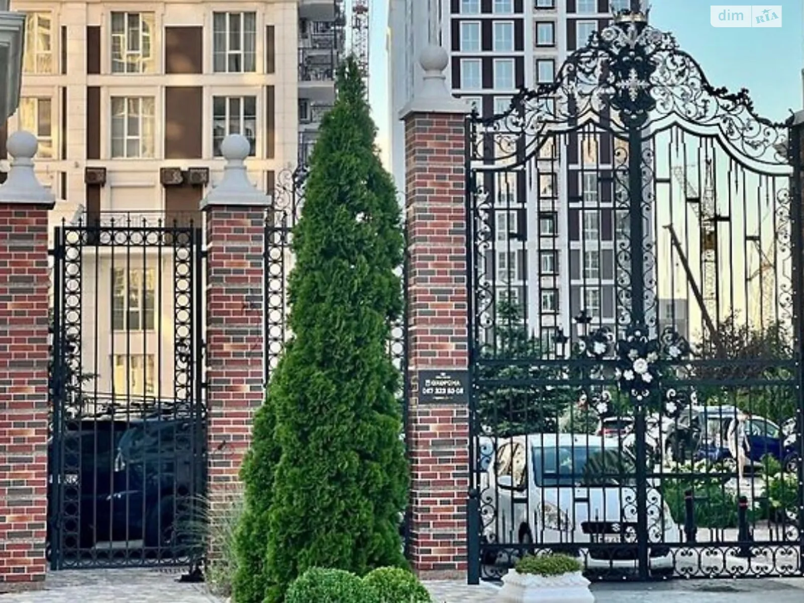 Продается 2-комнатная квартира 61 кв. м в Киеве, ул. Михаила Максимовича, 24 - фото 1
