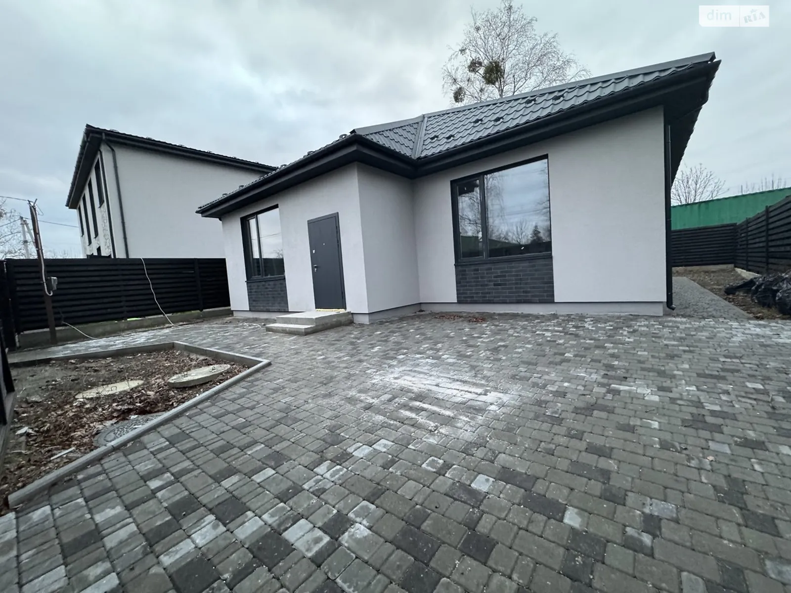 Продається одноповерховий будинок 115 кв. м з бесідкою, цена: 145000 $ - фото 1