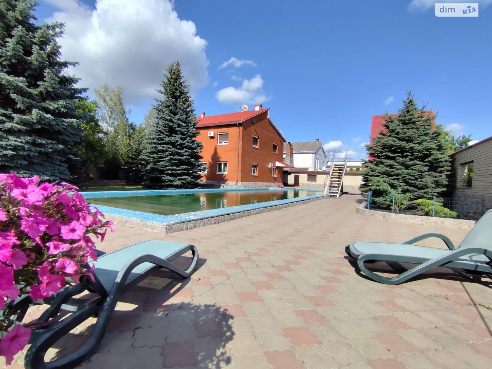 Продается дом на 2 этажа 225 кв. м с беседкой, цена: 130000 $ - фото 1