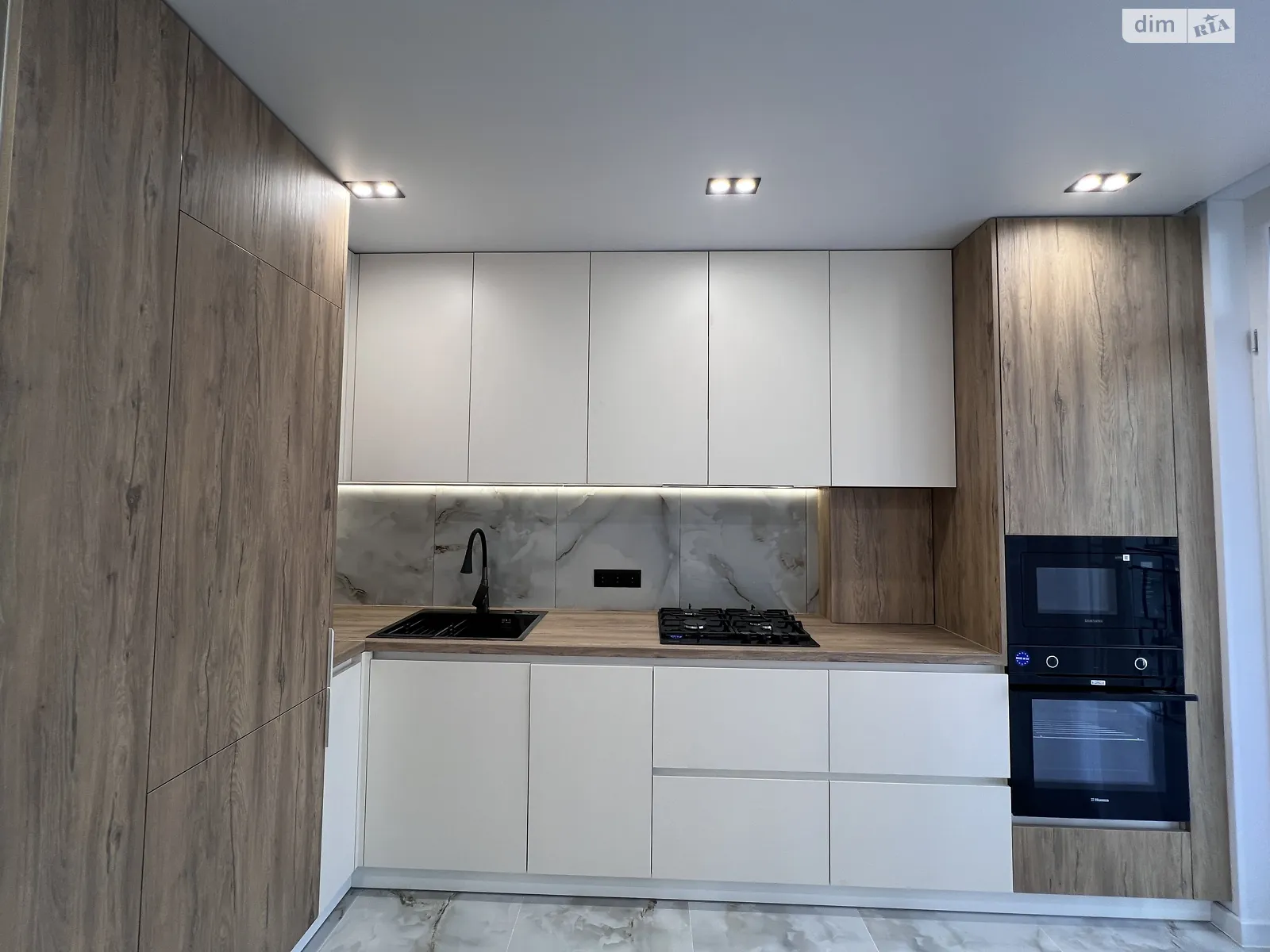 Продается 1-комнатная квартира 38 кв. м в Ивано-Франковске, цена: 74000 $ - фото 1