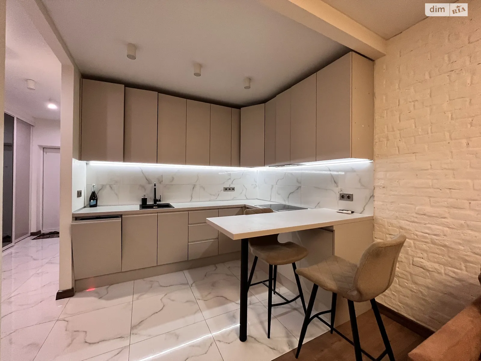 Продается 1-комнатная квартира 52 кв. м в Киеве, ул. Драгоманова, 2Б - фото 1