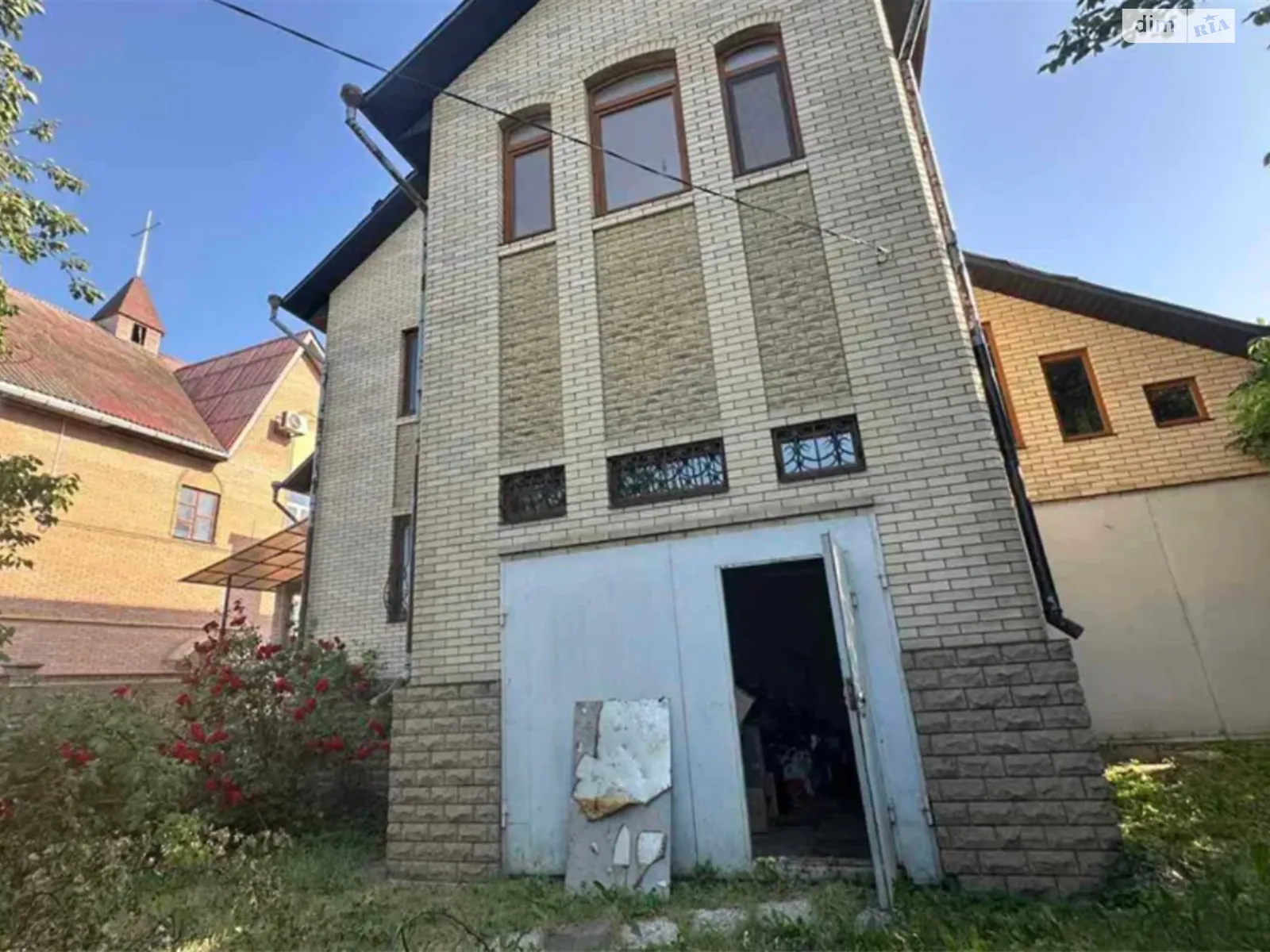 Продается дом на 2 этажа 350 кв. м с бассейном, цена: 180000 $ - фото 1