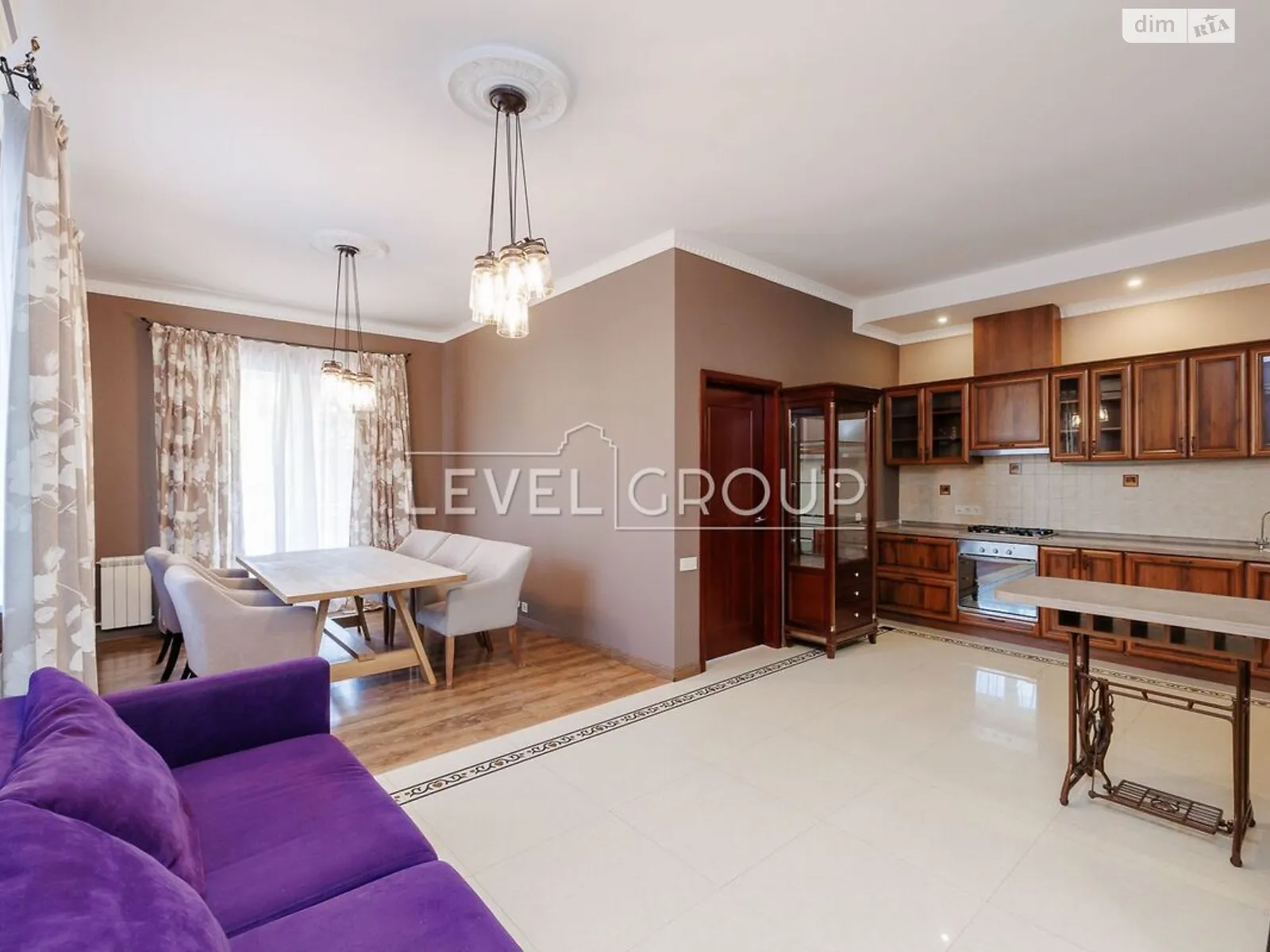 Продается дом на 2 этажа 210 кв. м с подвалом, цена: 220000 $ - фото 1