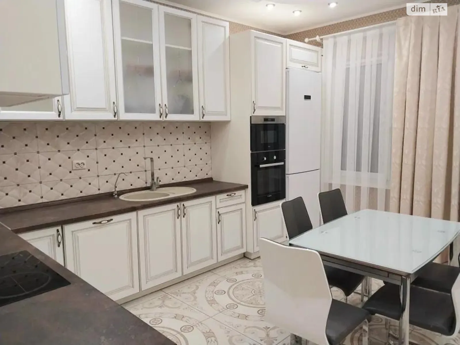 Сдается в аренду дом на 2 этажа 224 кв. м с участком, цена: 2300 $ - фото 1