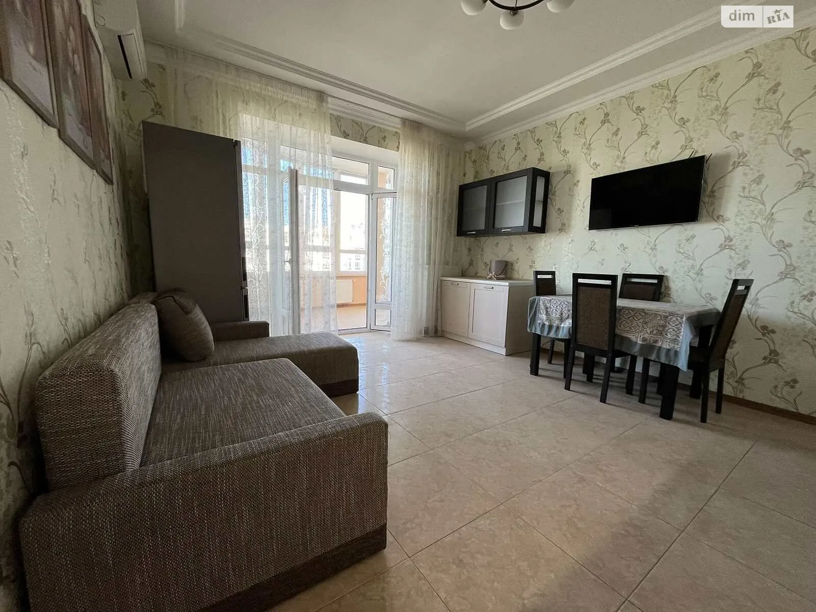Продается 1-комнатная квартира 82.5 кв. м в Черноморске, пер. Хантадзе - фото 1