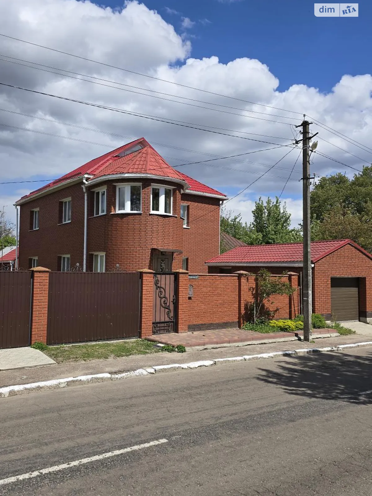 Продается дом на 2 этажа 130 кв. м с участком, цена: 100000 $ - фото 1