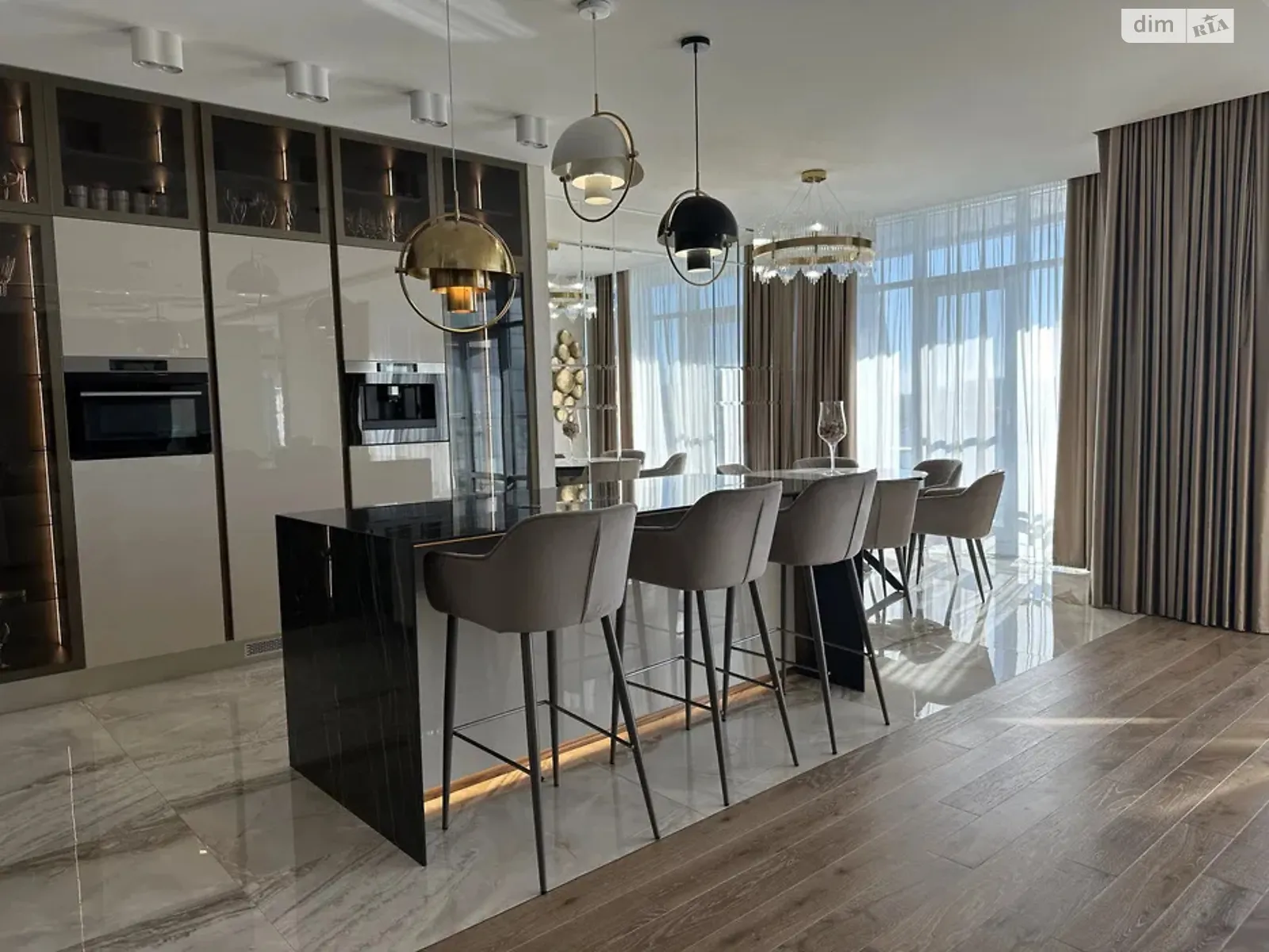 Продается 3-комнатная квартира 155 кв. м в Киеве, ул. Раисы Окипной, 18 - фото 1