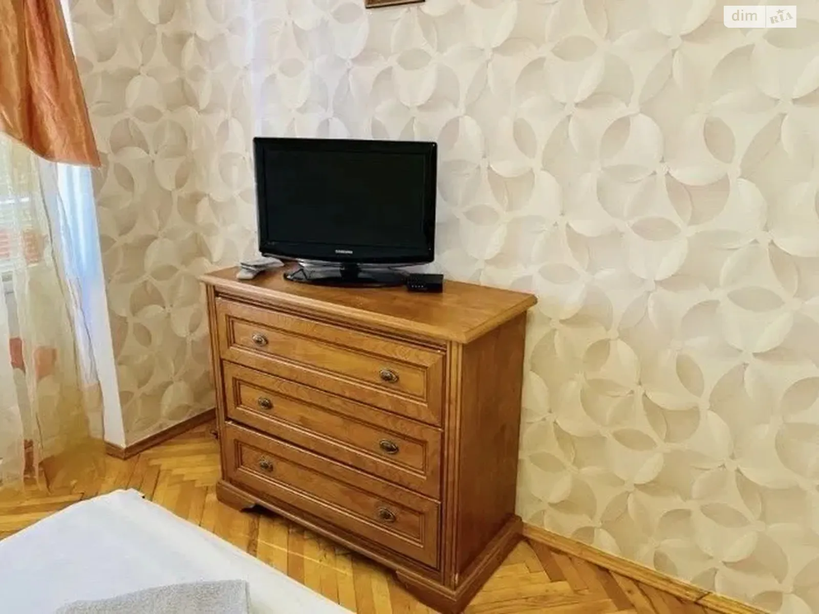 Здається в оренду 1-кімнатна квартира 29 кв. м у Києві, вул. Будівельників, 12А - фото 1