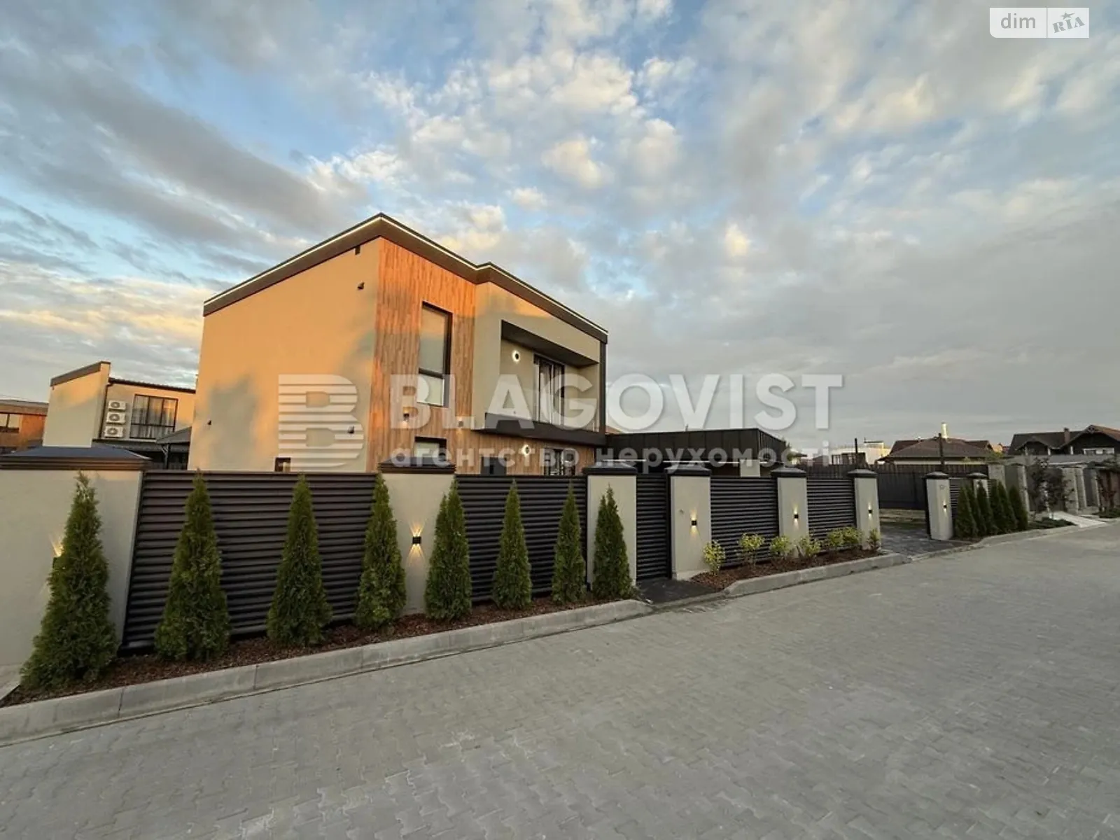 Продается дом на 2 этажа 170 кв. м с верандой, цена: 340000 $ - фото 1