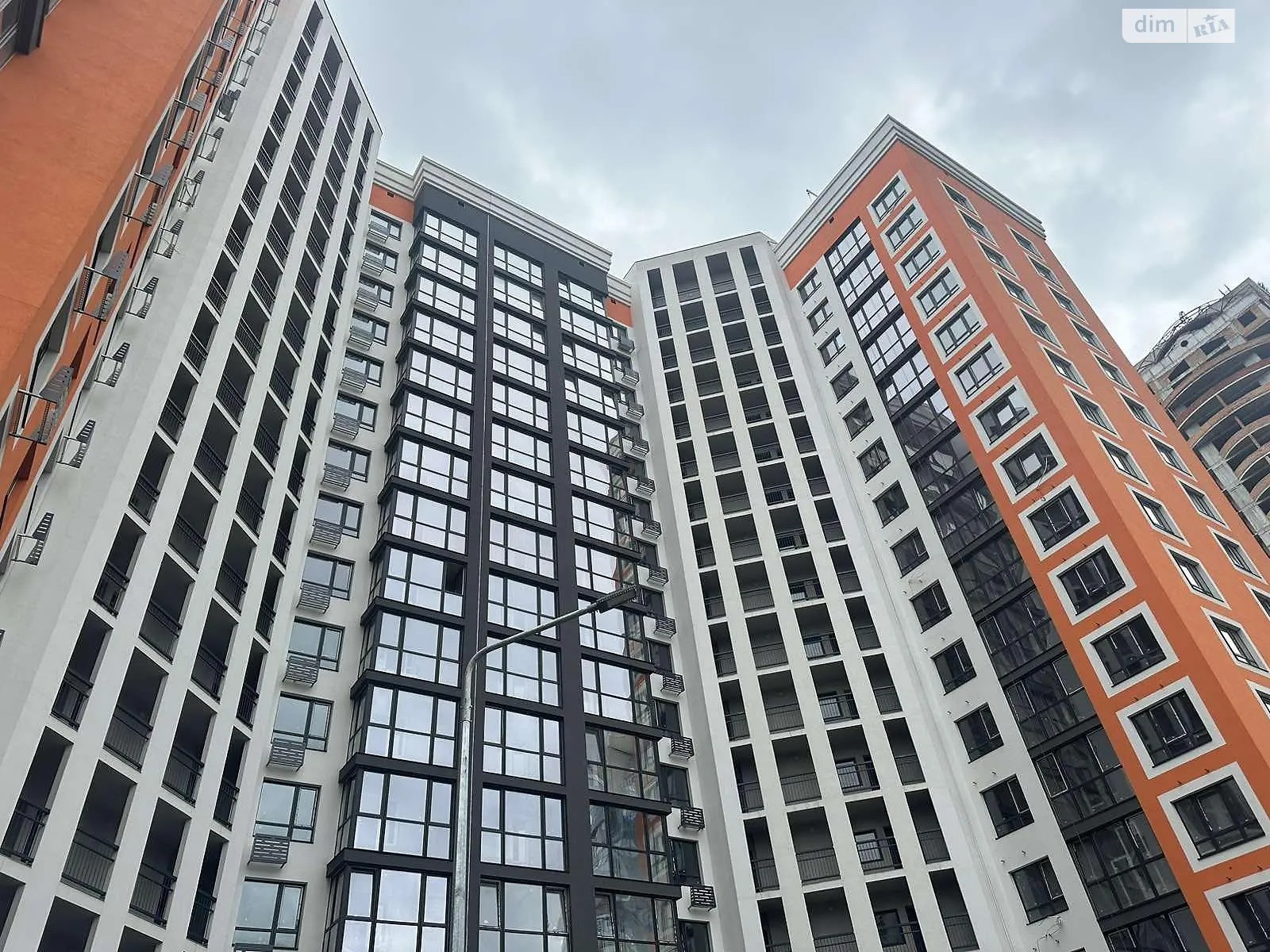 Продается 1-комнатная квартира 38 кв. м в Киеве, ул. Живописная - фото 1