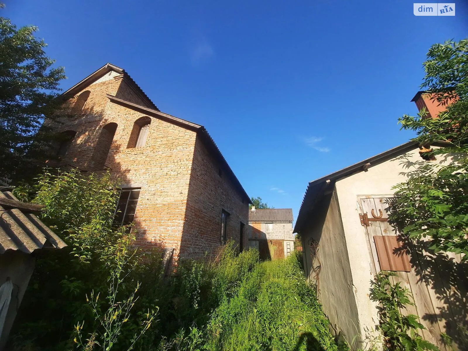 Продается дом на 2 этажа 240 кв. м с беседкой, цена: 79500 $ - фото 1