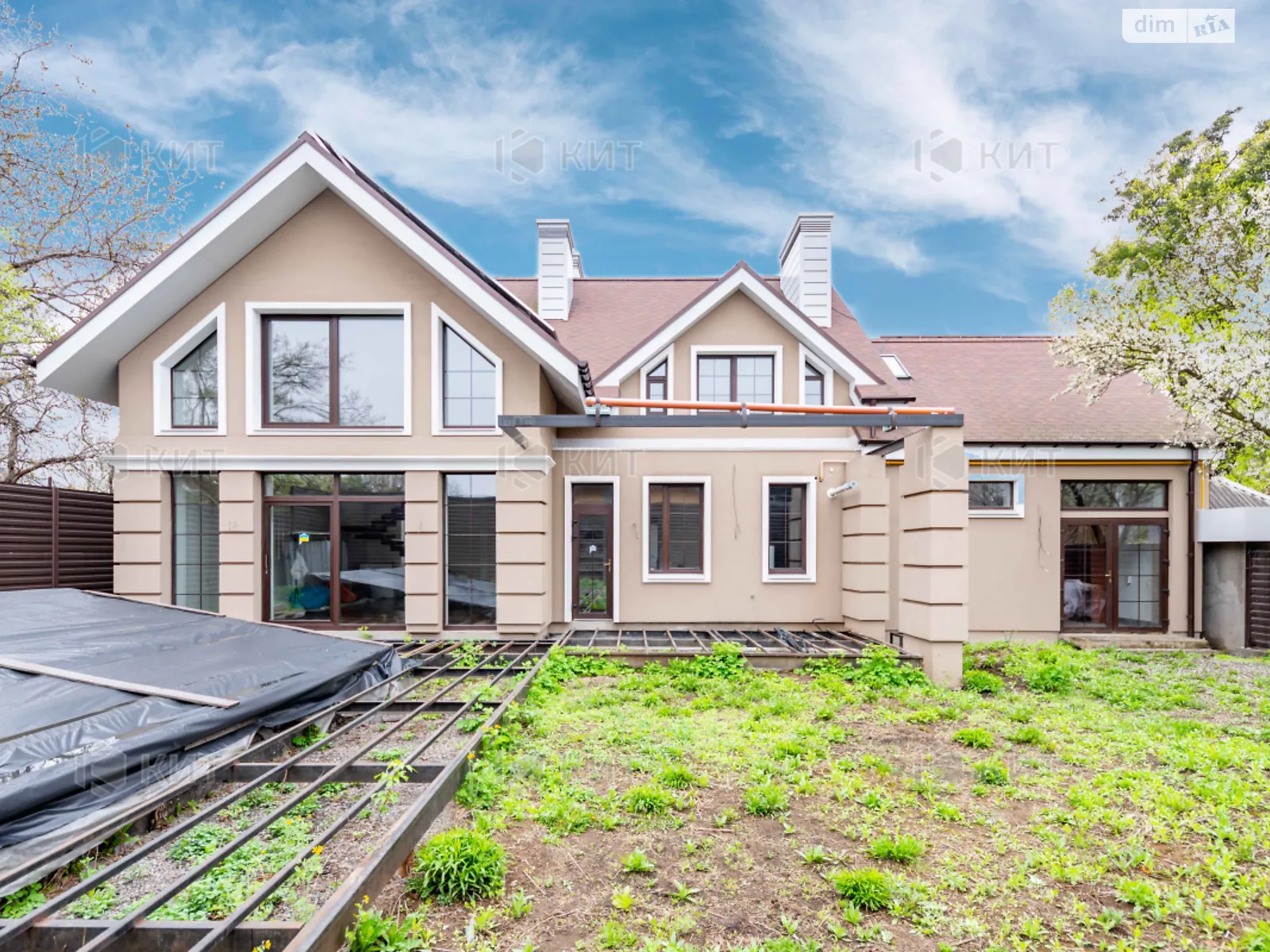 Продается дом на 2 этажа 210 кв. м с верандой, цена: 390000 $ - фото 1