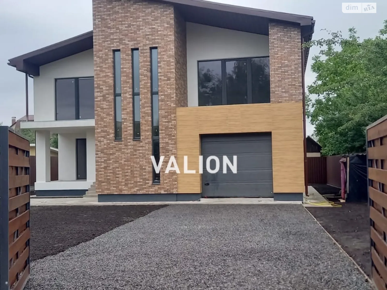 Продается дом на 2 этажа 180 кв. м с верандой, цена: 159000 $ - фото 1