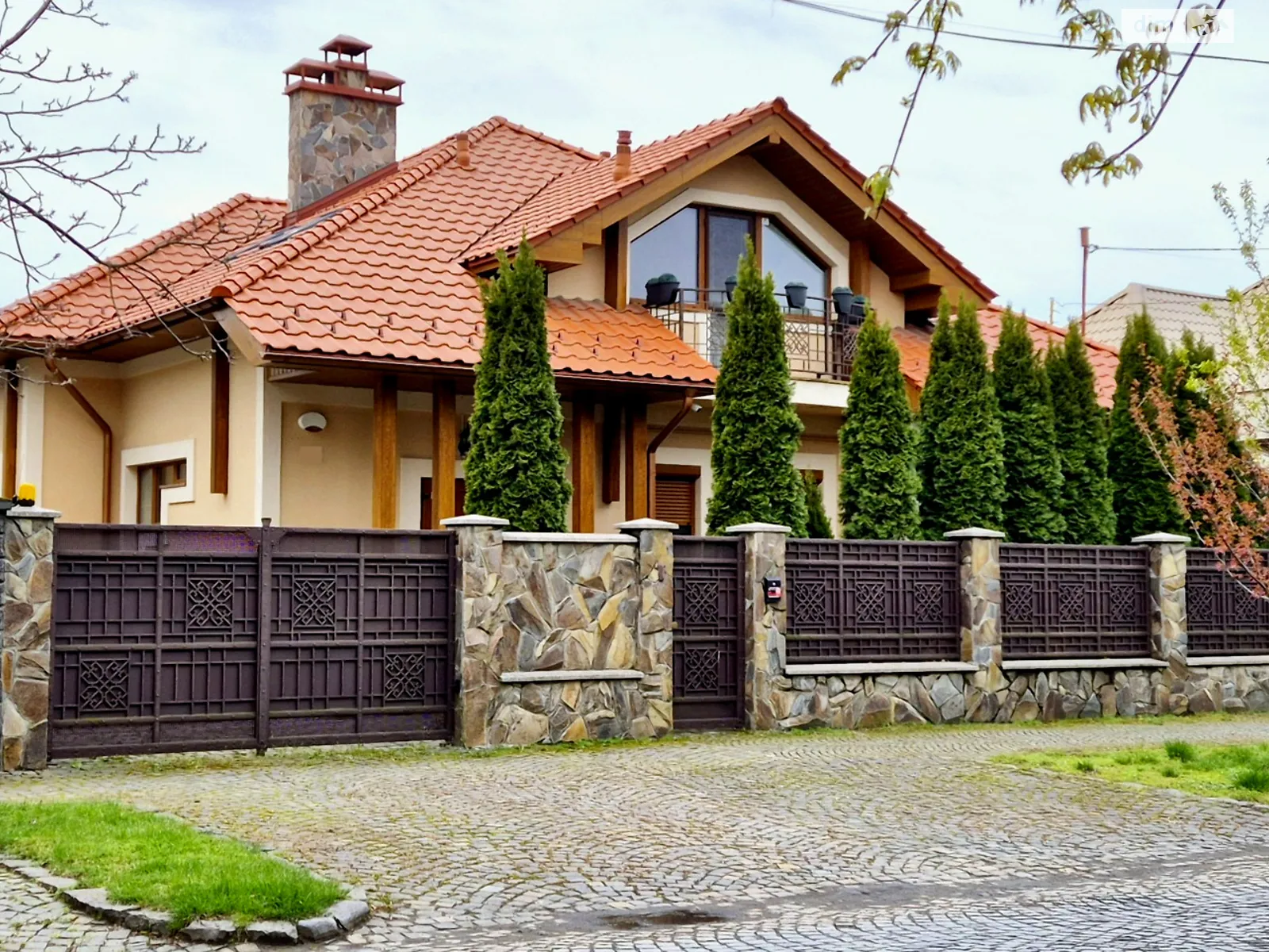Продается дом на 2 этажа 300 кв. м с балконом, цена: 500000 $ - фото 1