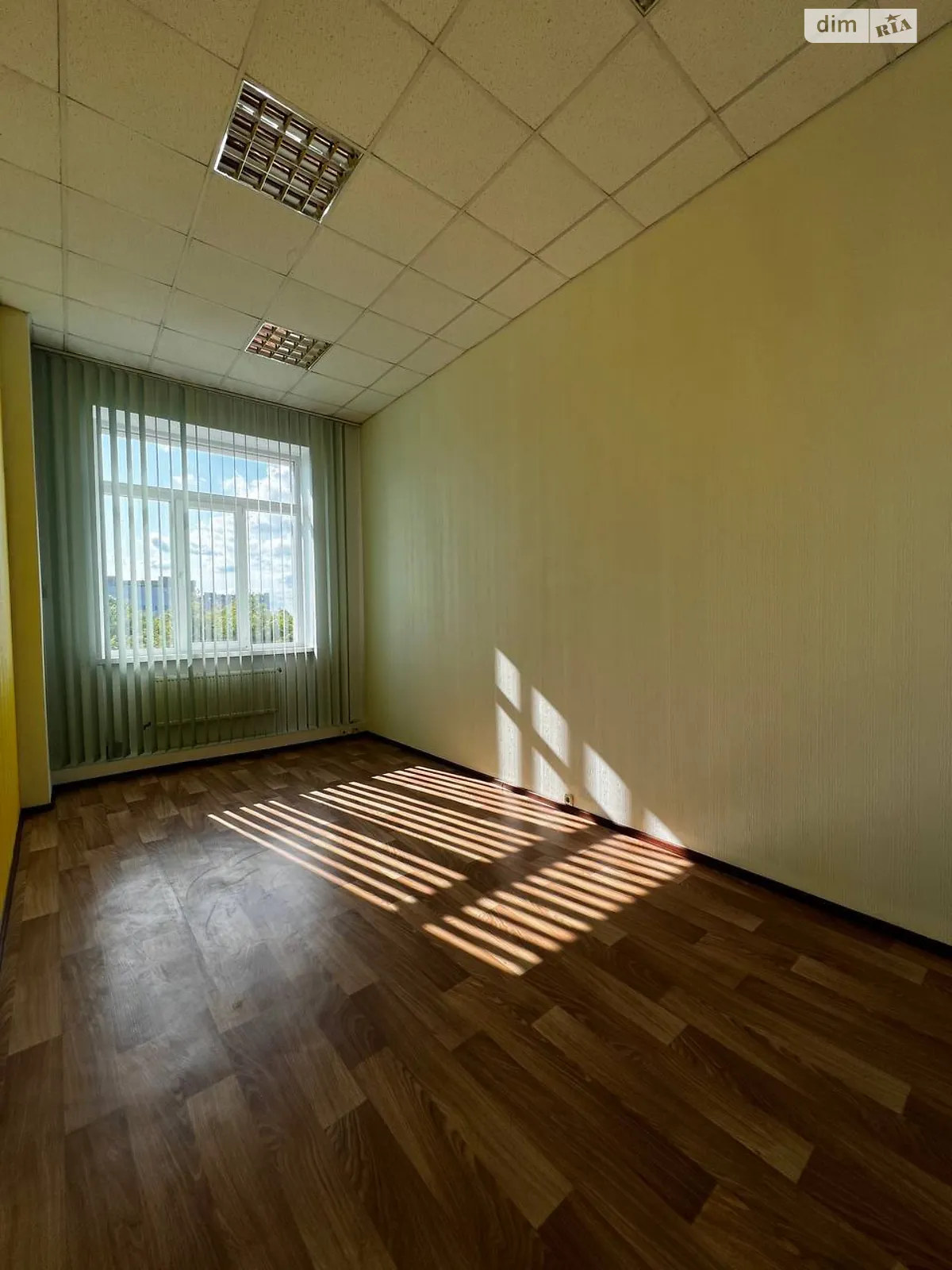 Сдается в аренду офис 19.8 кв. м в бизнес-центре, цена: 2772 грн - фото 1