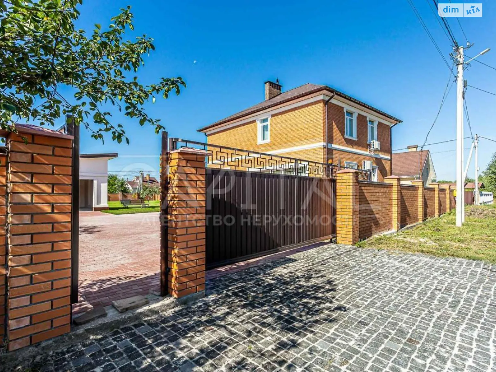 Продается дом на 2 этажа 160 кв. м с баней/сауной, цена: 230000 $ - фото 1