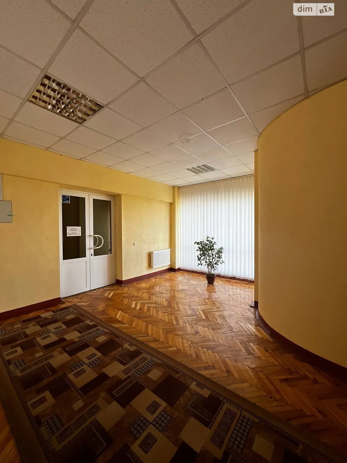 Сдается в аренду офис 20.4 кв. м в бизнес-центре, цена: 2856 грн - фото 1