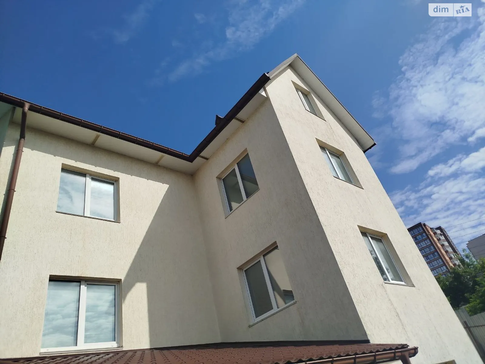 Продается дом на 4 этажа 220 кв. м с камином, цена: 143444 € - фото 1