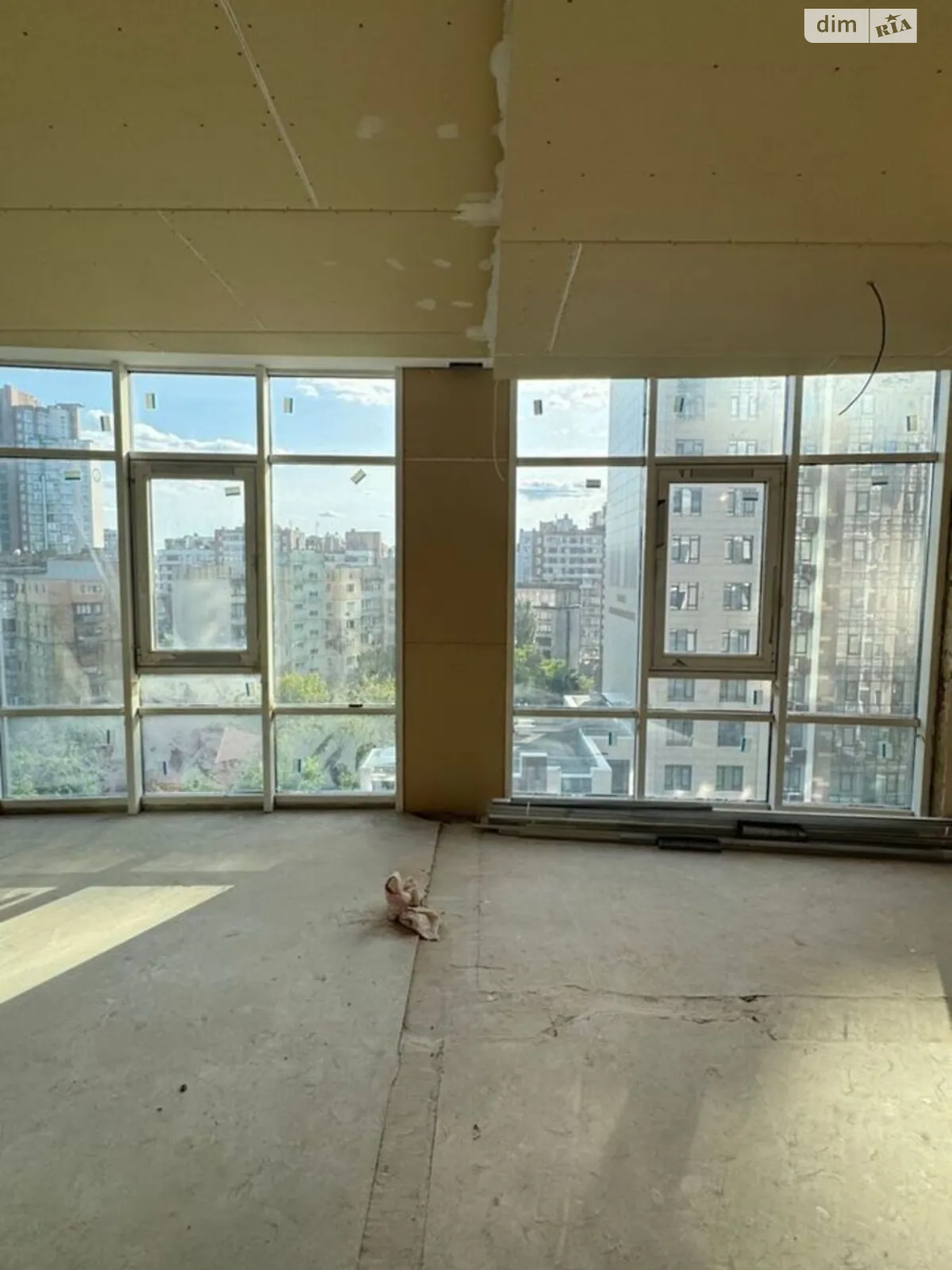 Продается 1-комнатная квартира 57 кв. м в Киеве, ул. Саперное Поле, 5А - фото 1