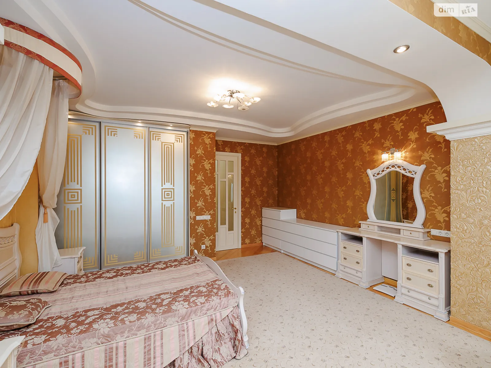 Сдается в аренду 3-комнатная квартира 127.8 кв. м в Киеве, ул. Святослава Храброго, 7 - фото 1