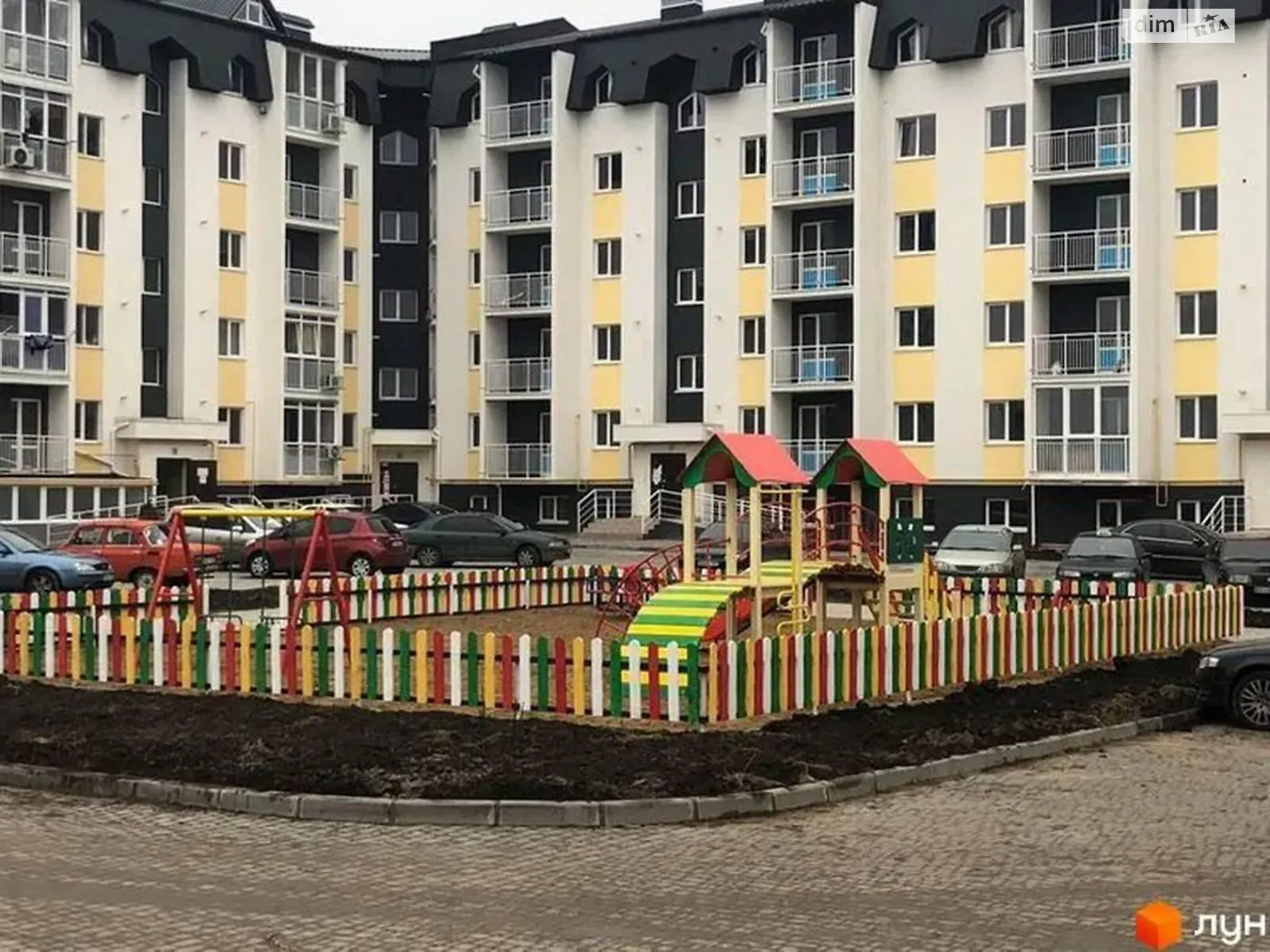 Продается 1-комнатная квартира 42 кв. м в Черноморске, Новоселов ул. - фото 1