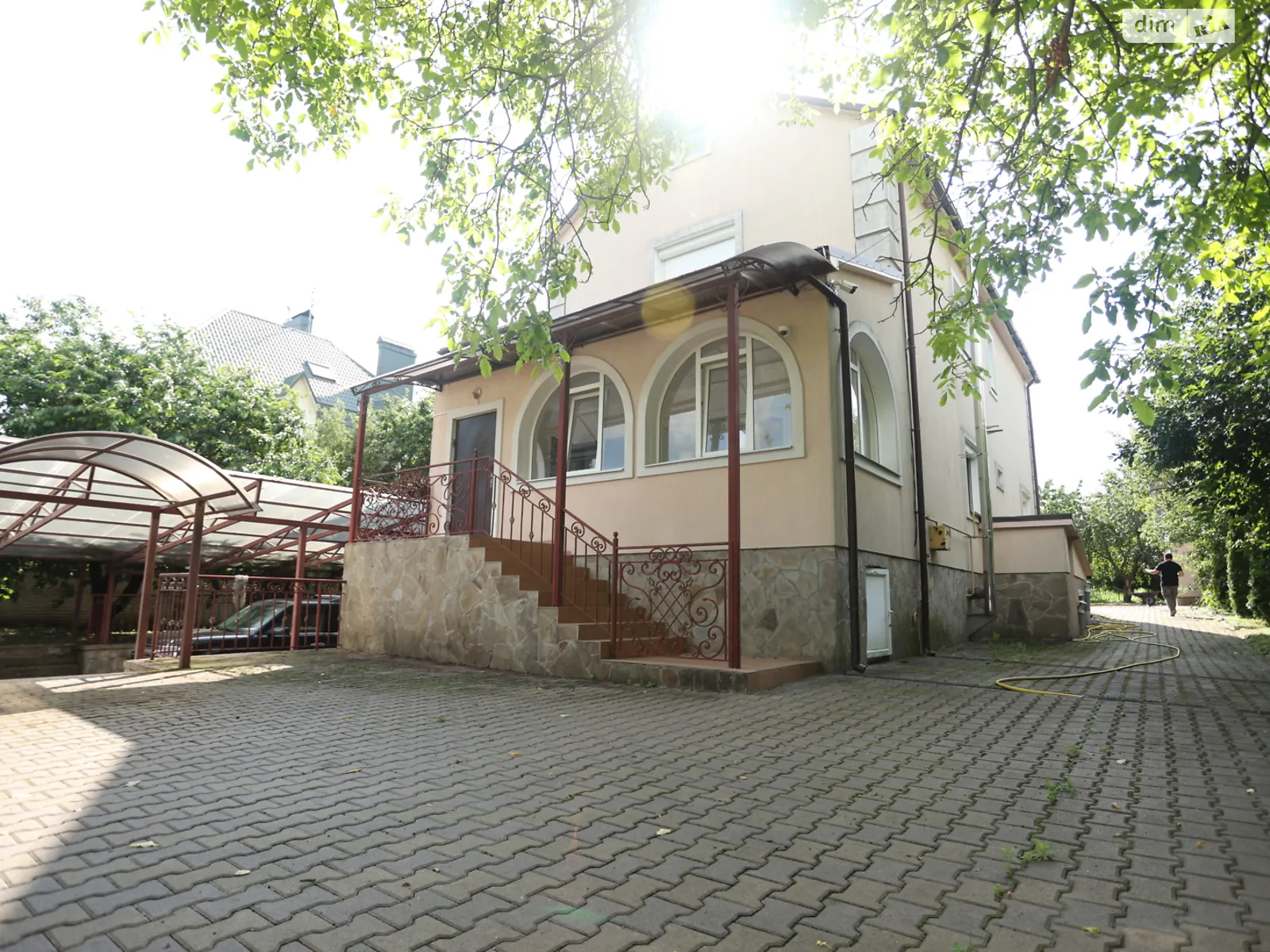 Продається будинок 2 поверховий 670 кв. м з гаражем, цена: 370000 $ - фото 1