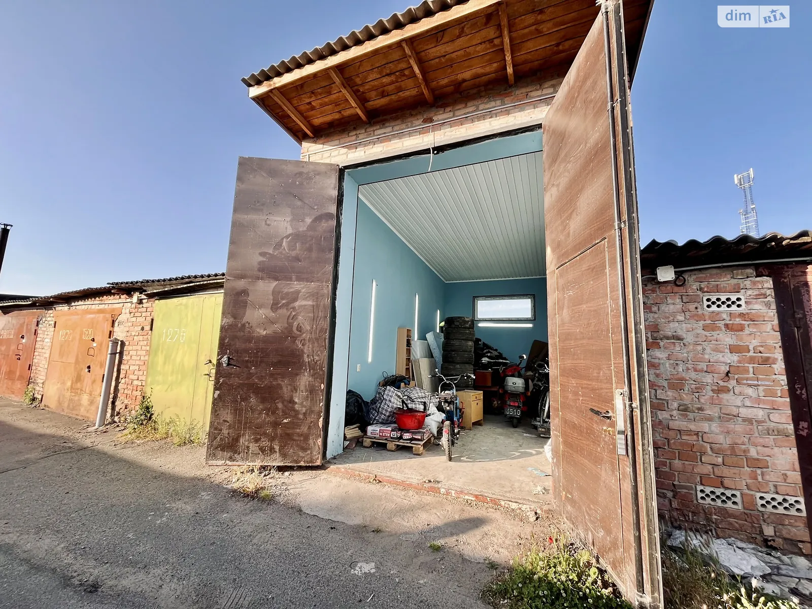 Продается место в гаражном кооперативе под бус на 25 кв. м, цена: 8000 $ - фото 1