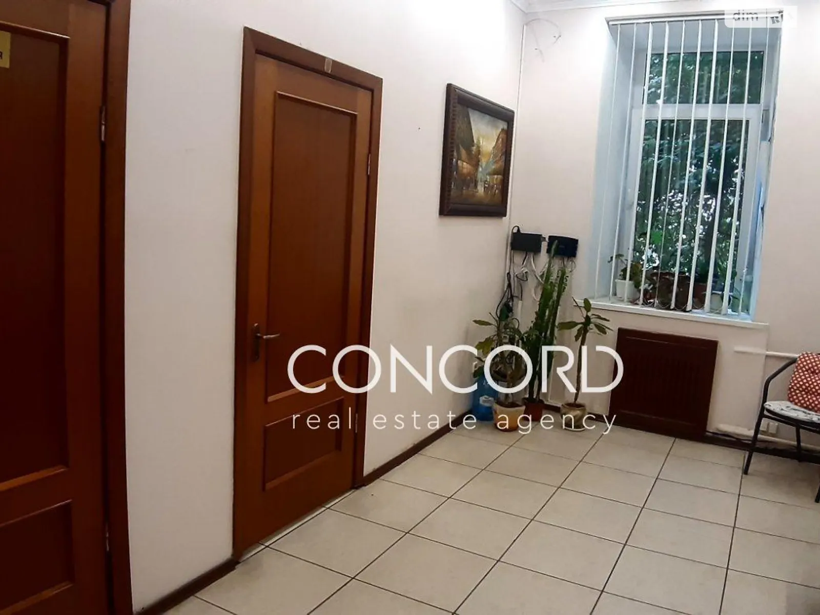 Продается офис 45.5 кв. м в бизнес-центре, цена: 150000 $ - фото 1