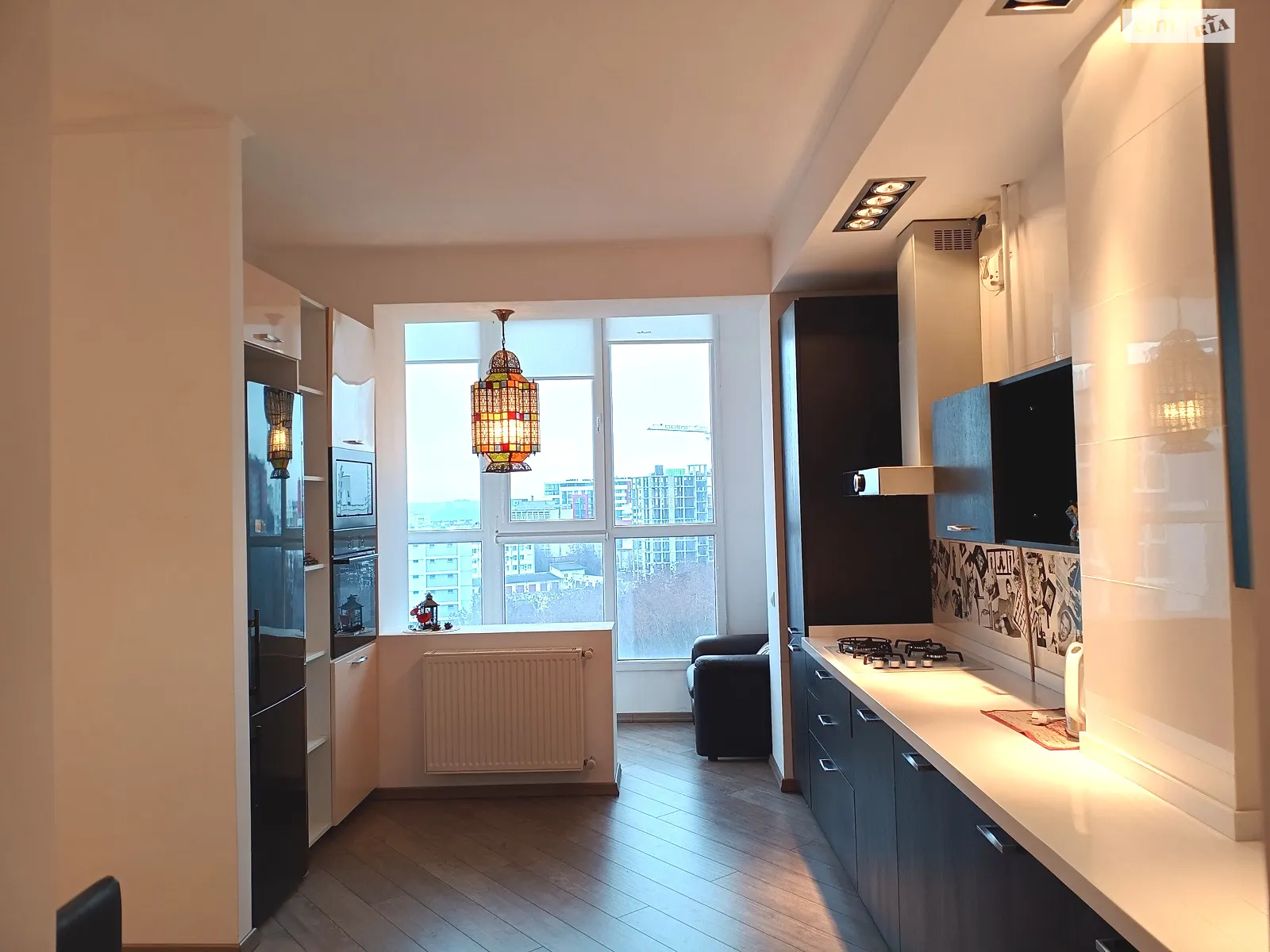 Продается 4-комнатная квартира 159 кв. м в Черновцах, ул. Шухевича Романа, 9А - фото 1