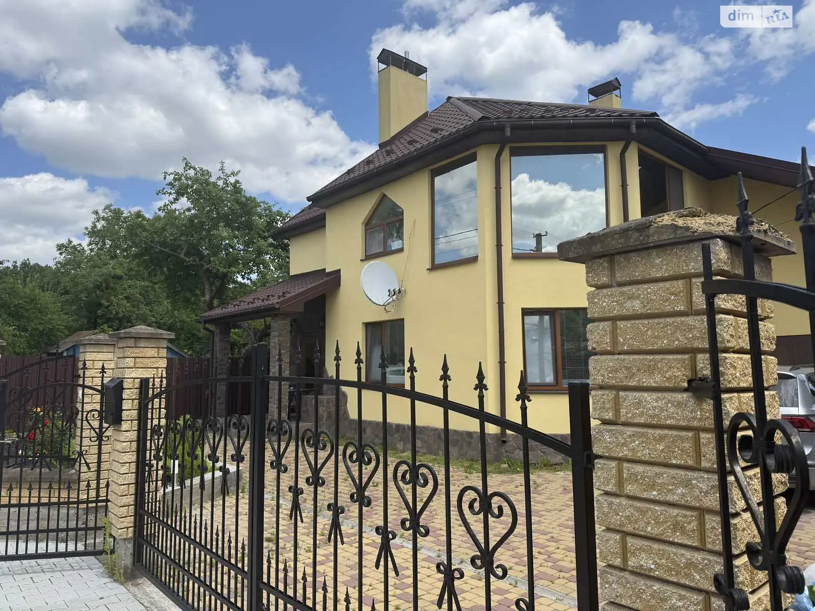 Продается дом на 2 этажа 200 кв. м с верандой, цена: 220000 $ - фото 1
