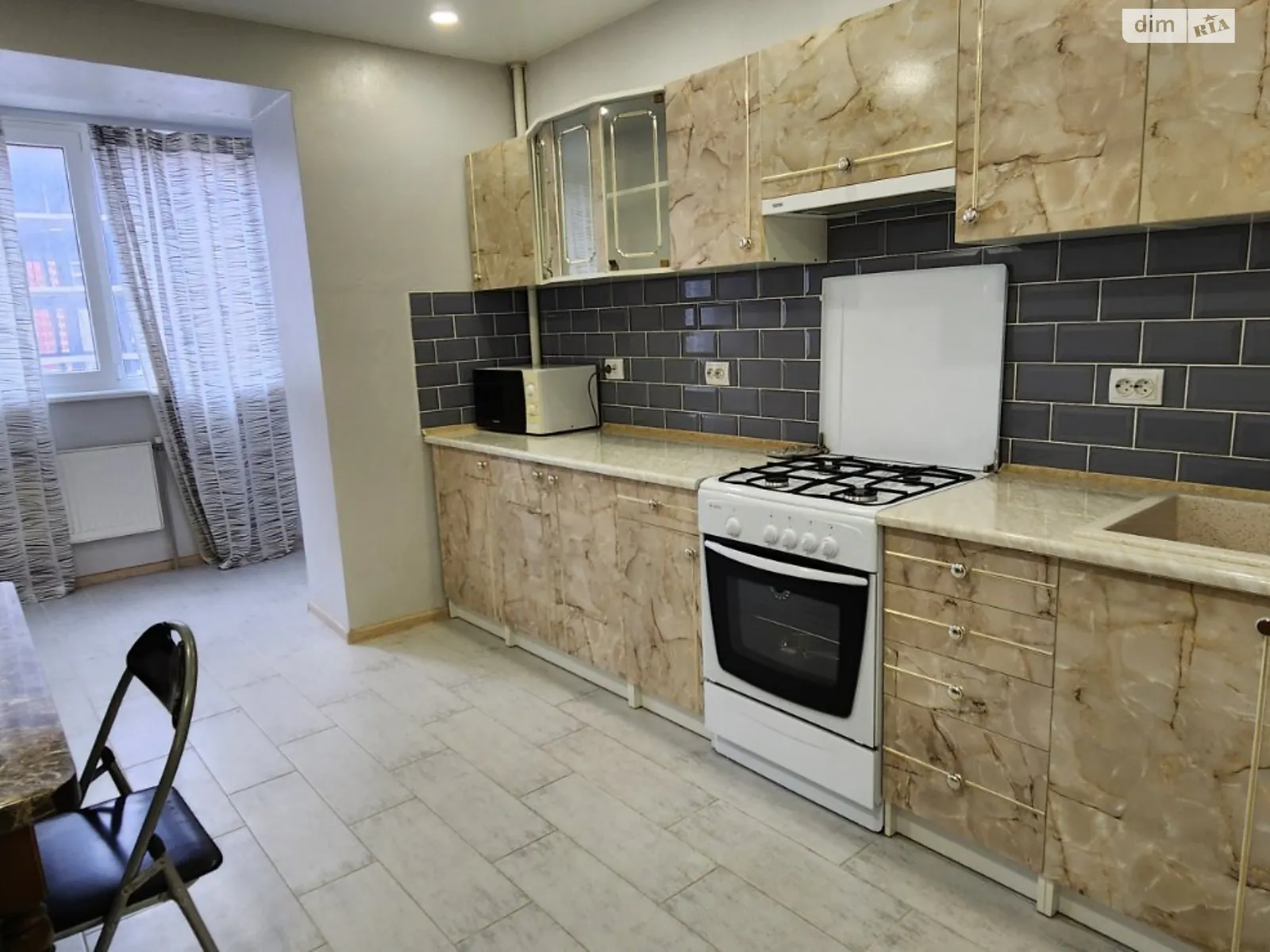 1-кімнатна квартира 45 кв. м у Тернополі, вул. Іллєнка - фото 1
