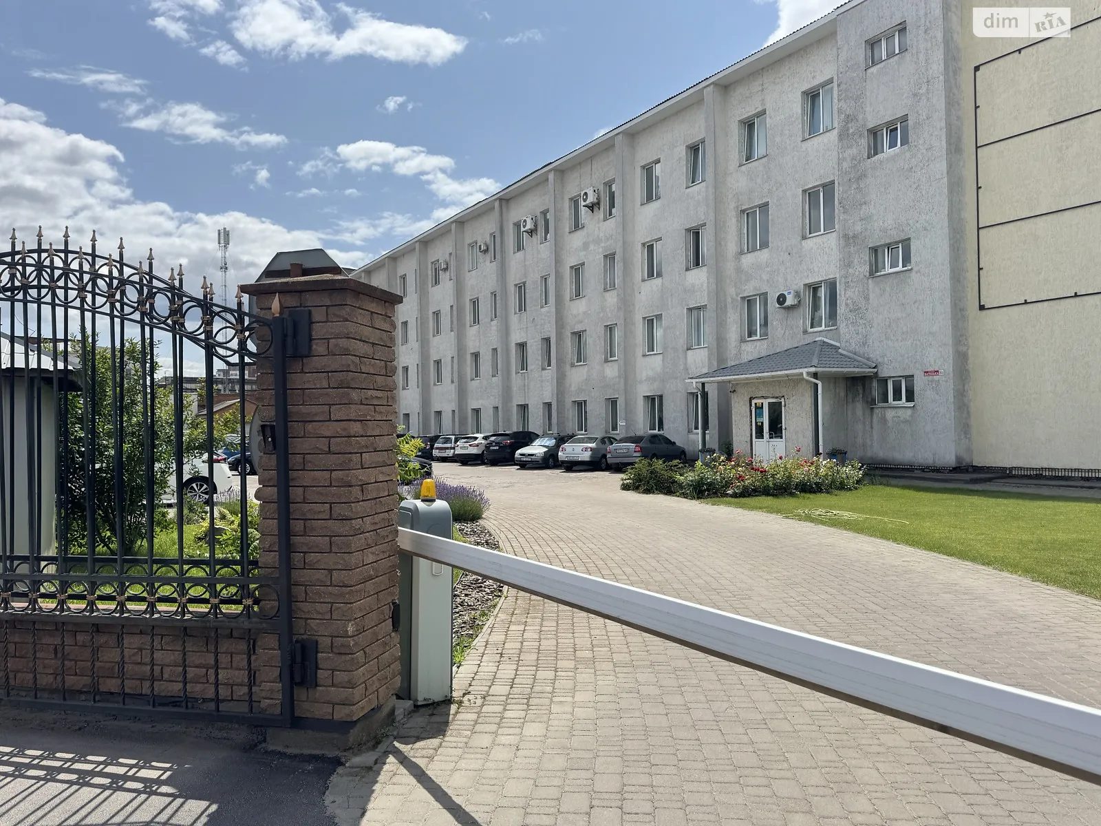 Сдается в аренду офис 38 кв. м в бизнес-центре, цена: 6000 грн - фото 1