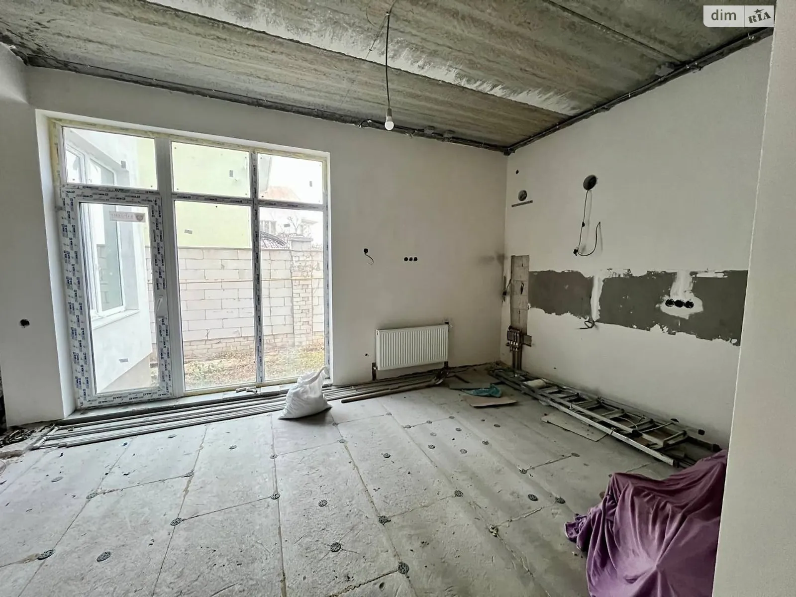 Продается дом на 2 этажа 135 кв. м с камином, цена: 135000 $ - фото 1