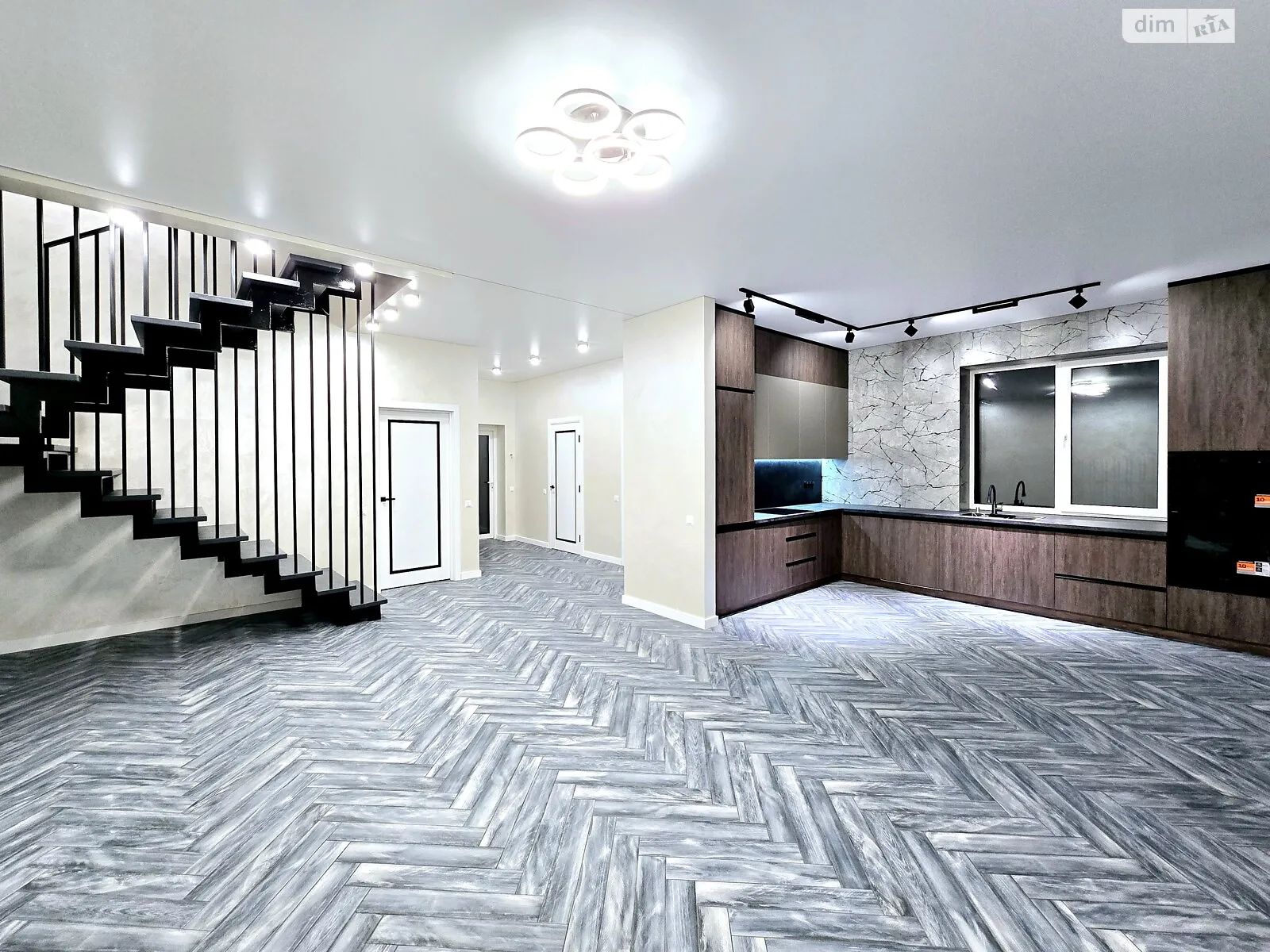 Продается дом на 2 этажа 125 кв. м с гаражом, цена: 158000 $ - фото 1