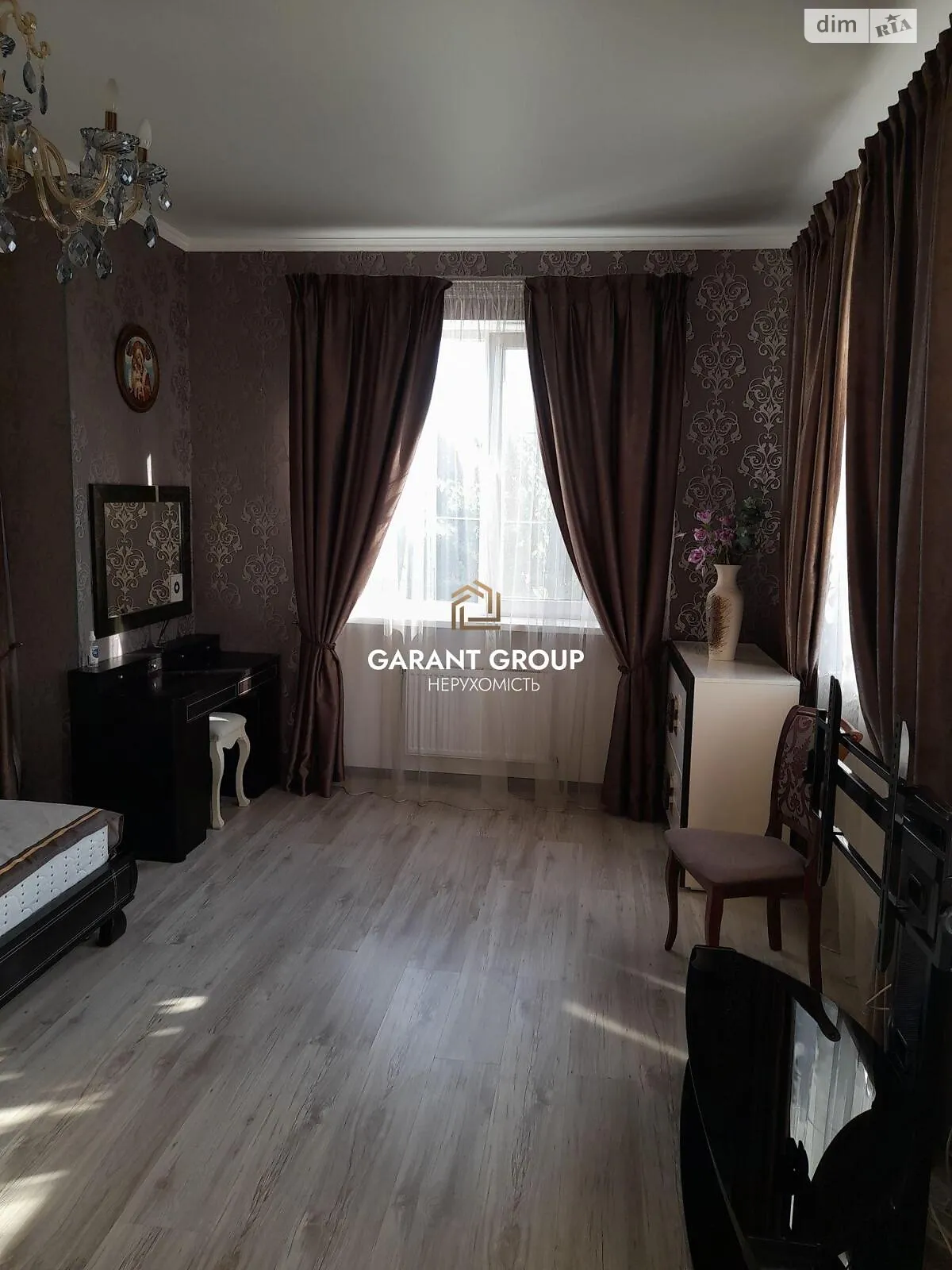 Продается дом на 2 этажа 208 кв. м с садом, цена: 177000 $ - фото 1