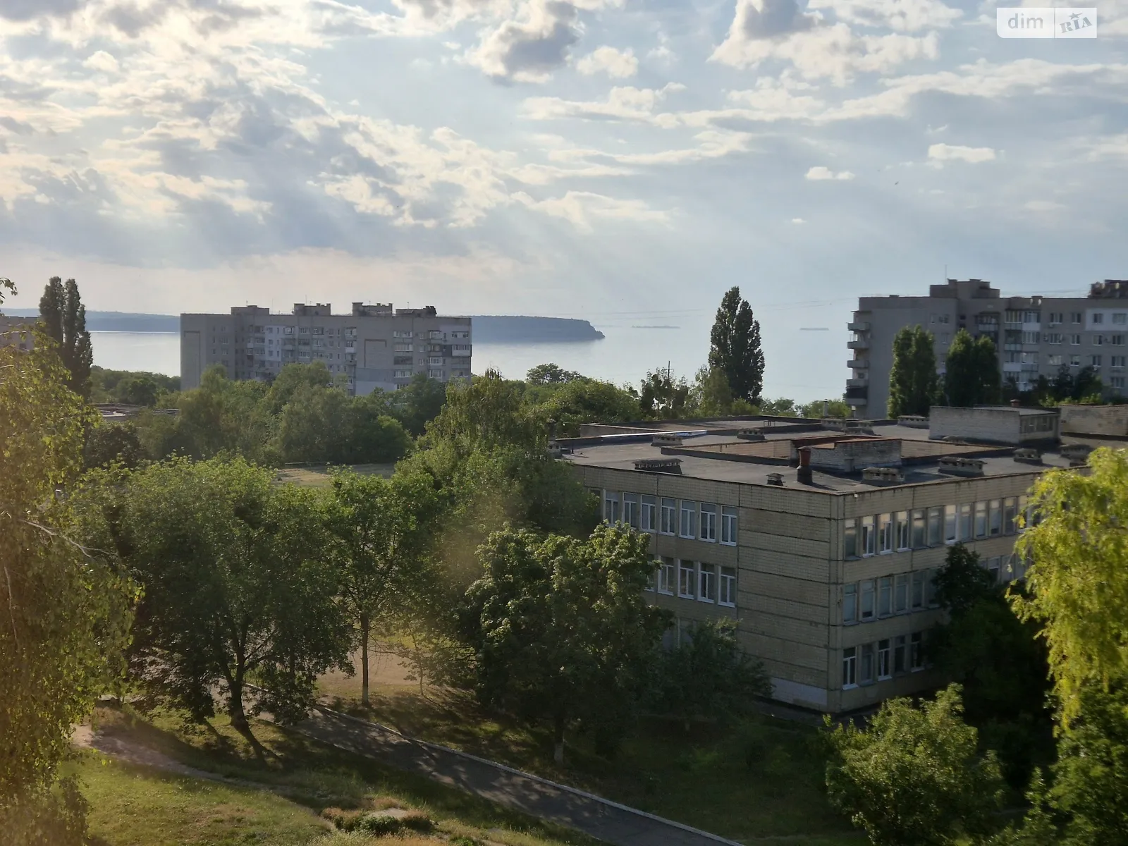 Продается 3-комнатная квартира 65 кв. м в Светловодске, ул. Строителей, 8 - фото 1