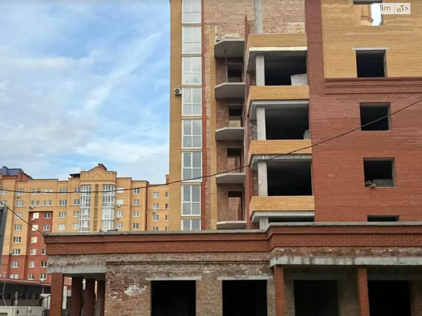 3-комнатная квартира 90 кв. м в Тернополе, ул. Генерала Мирона Тарнавского - фото 1