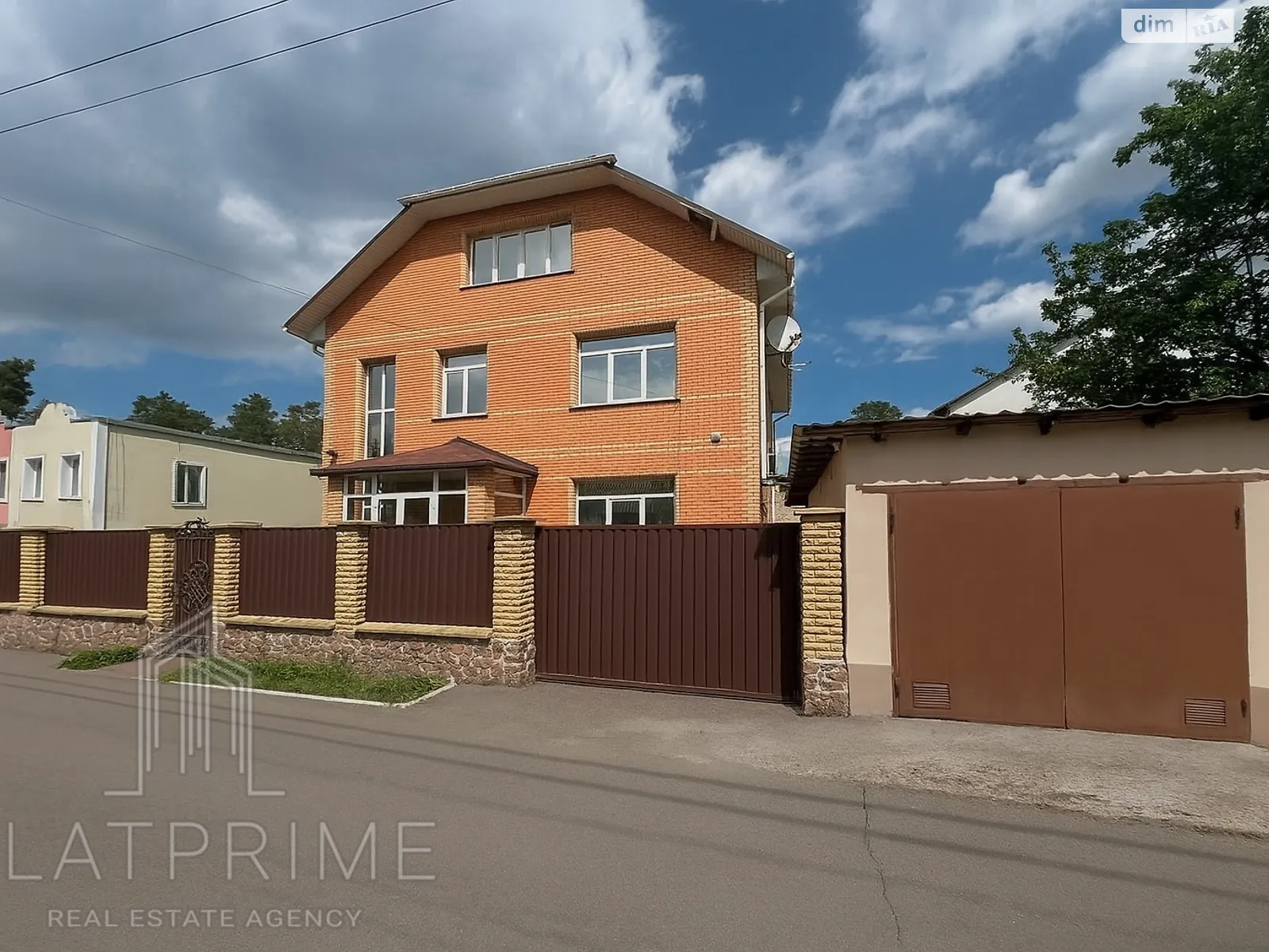 Продается дом на 2 этажа 219.4 кв. м с гаражом, цена: 260000 $ - фото 1
