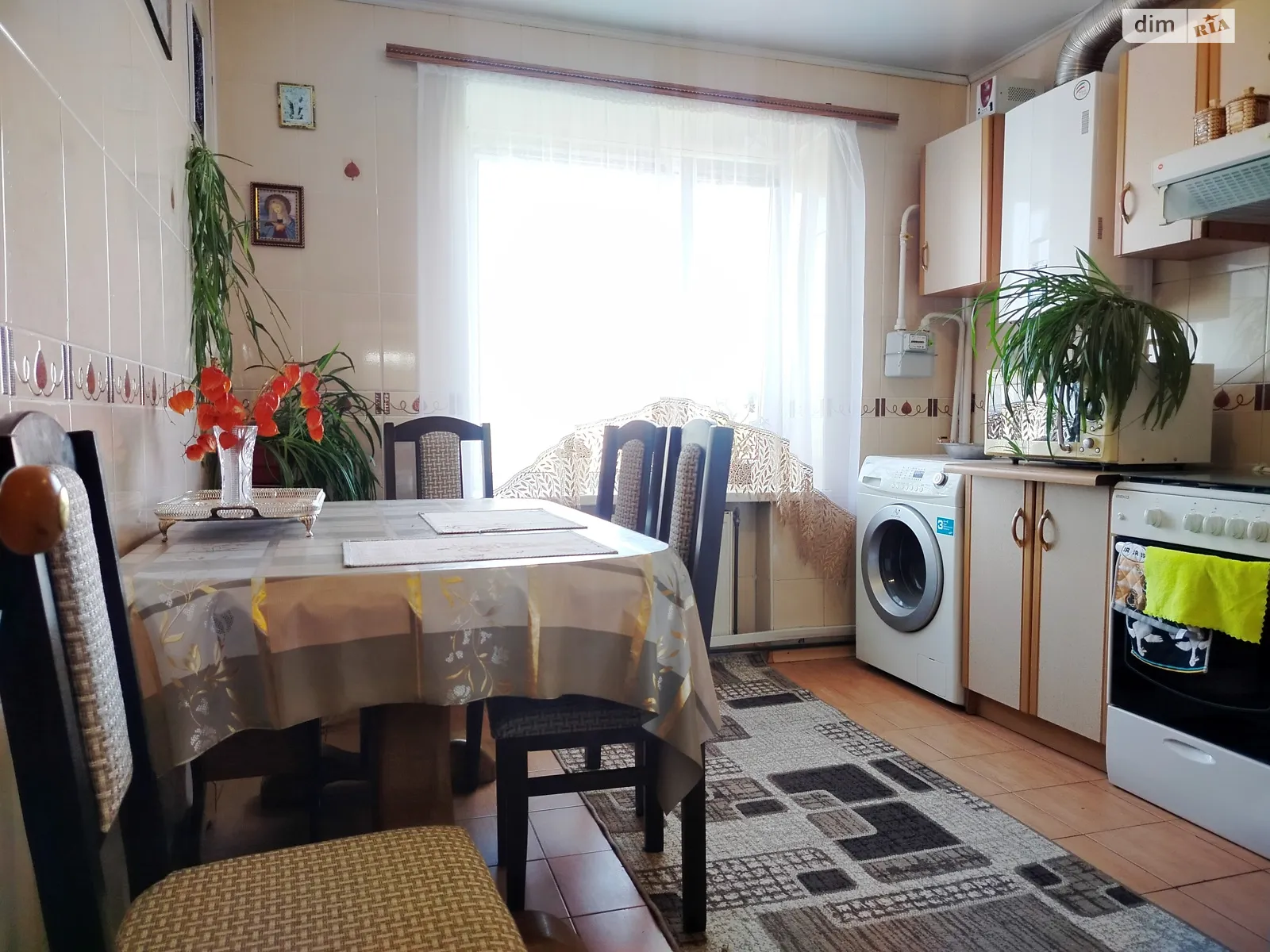 Продається 2-кімнатна квартира 54 кв. м у Волочиську, вул. Незалежності, 98 - фото 1