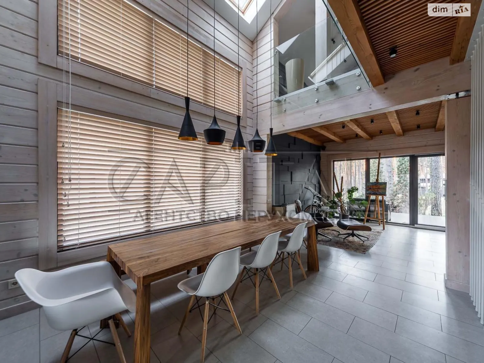 Сдается в аренду дом на 2 этажа 200 кв. м с балконом, цена: 4500 € - фото 1