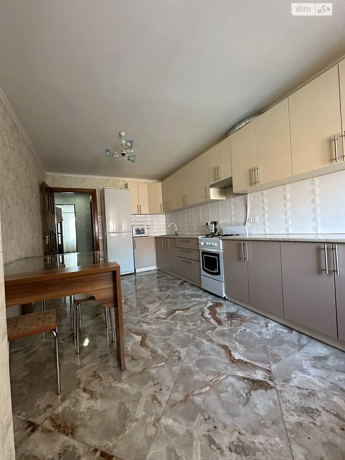 1-кімнатна квартира 50 кв. м у Луцьку, вул. Кравчука, 11Д - фото 1
