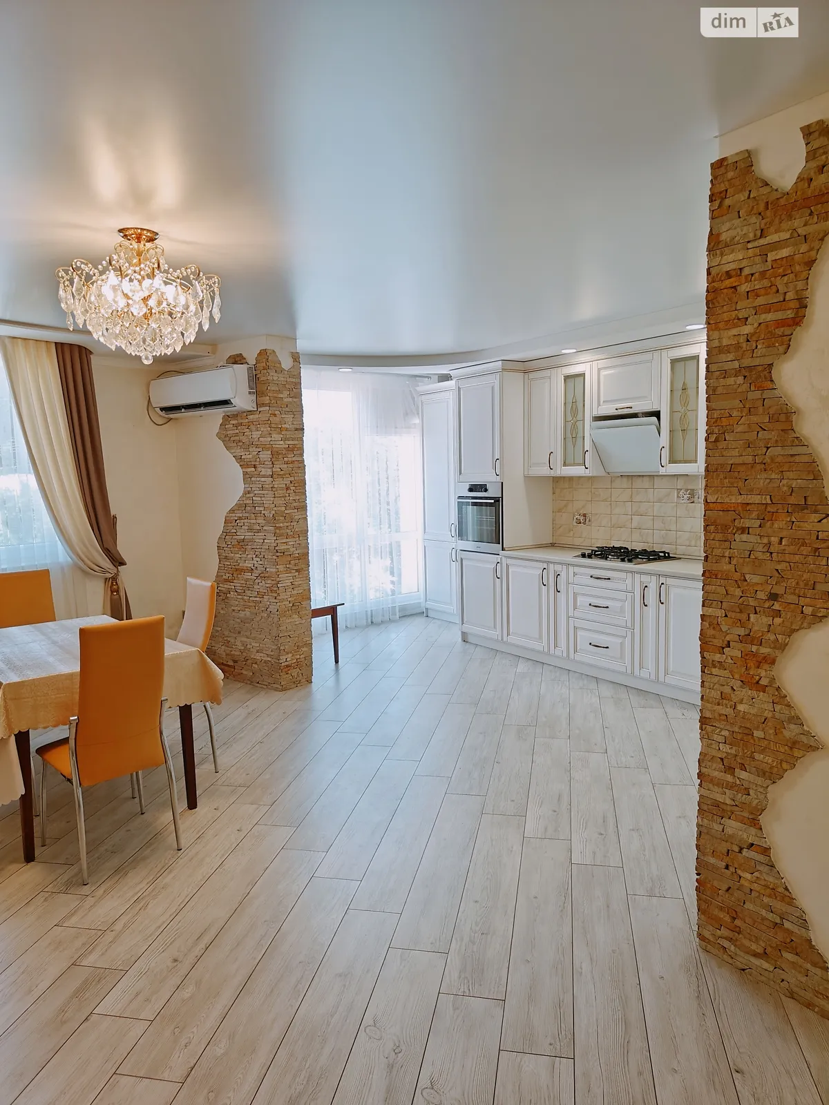2-комнатная квартира 97 кв. м в Тернополе, ул. Белогорская, 18А - фото 1