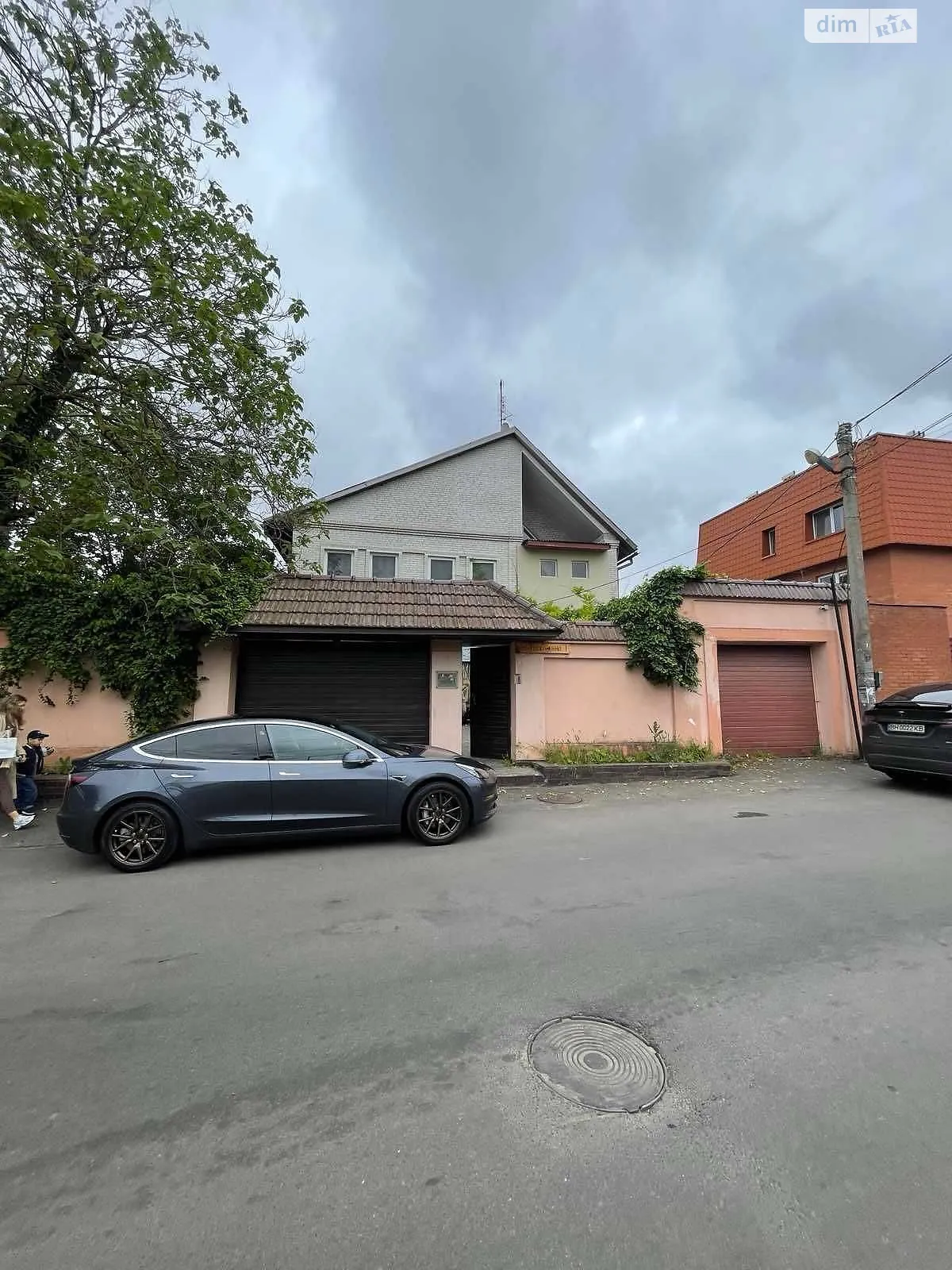 Продается дом на 3 этажа 455 кв. м с гаражом, цена: 480000 $ - фото 1