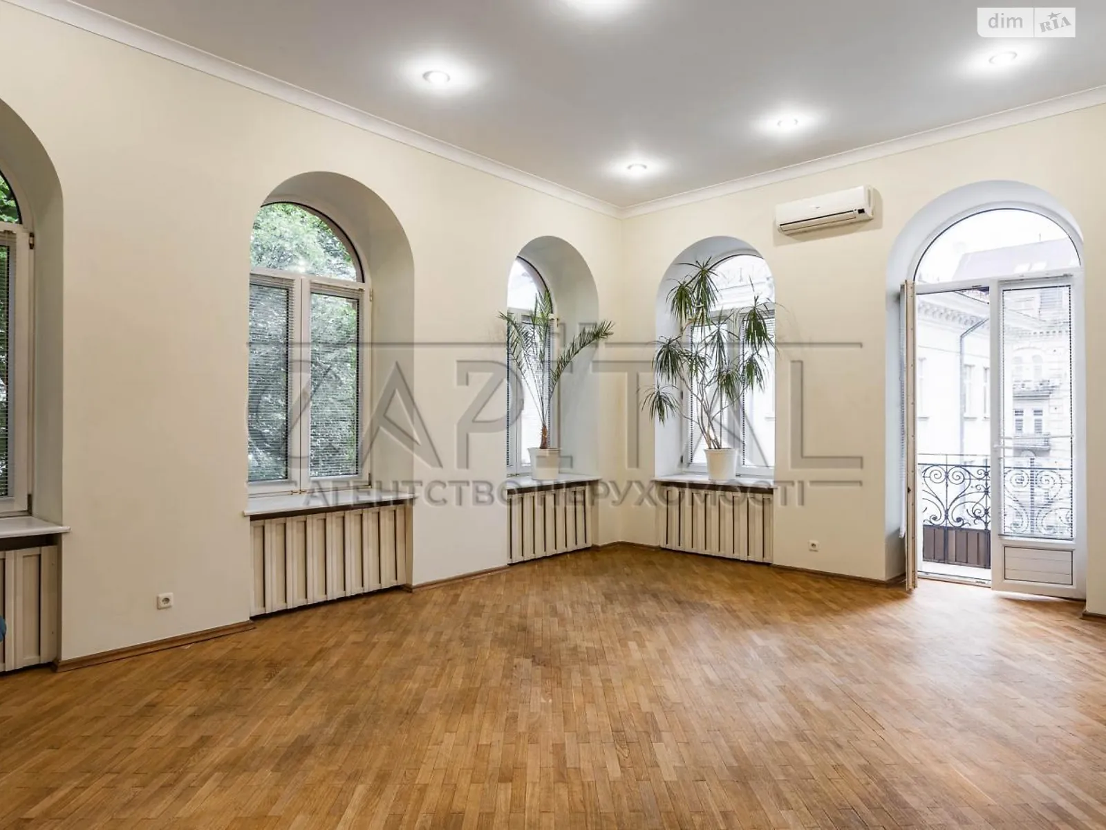 Сдается в аренду офис 140 кв. м в бизнес-центре, цена: 1400 $ - фото 1
