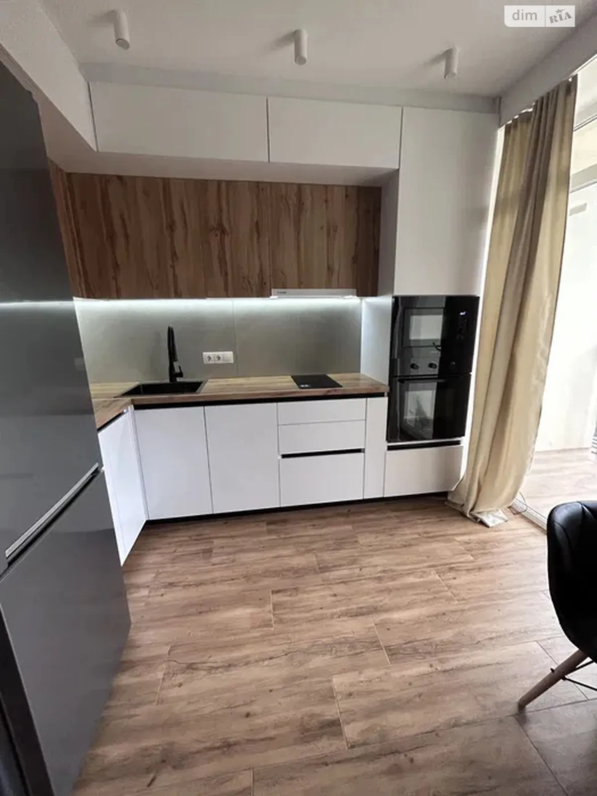 Продается 1-комнатная квартира 39 кв. м в Киеве, ул. Макеевская, 17 - фото 1