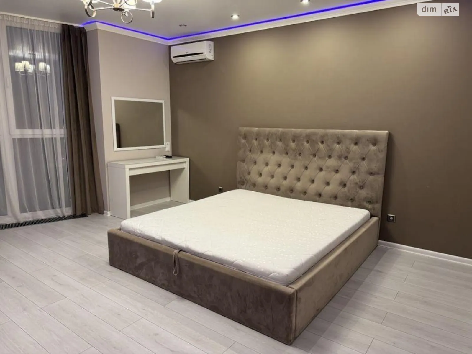 Продается 1-комнатная квартира 50 кв. м в Киеве, ул. Драгоманова, 2А - фото 1