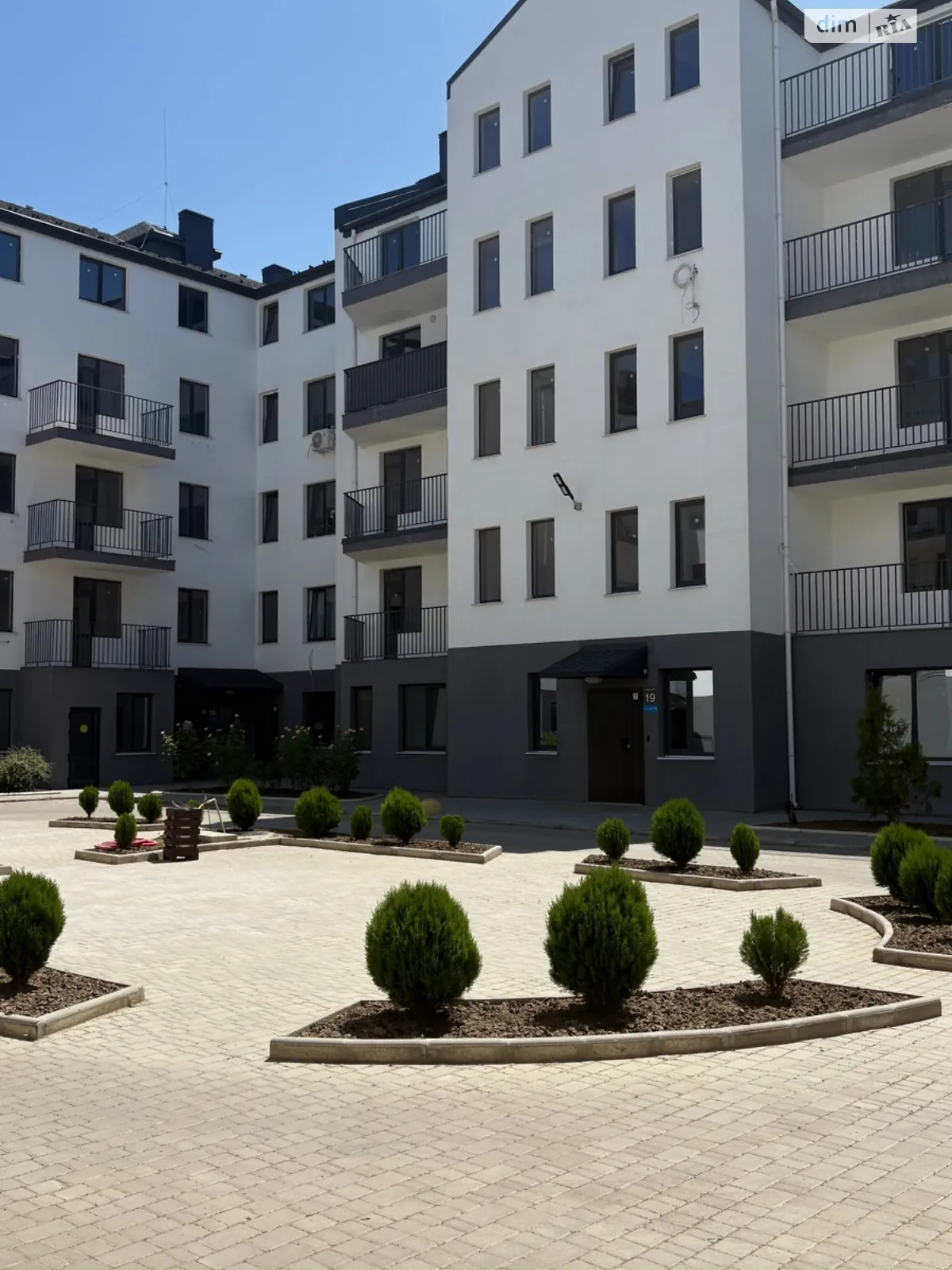 Продається 1-кімнатна квартира 46 кв. м у Одесі, вул. Академіка Сахарова - фото 1