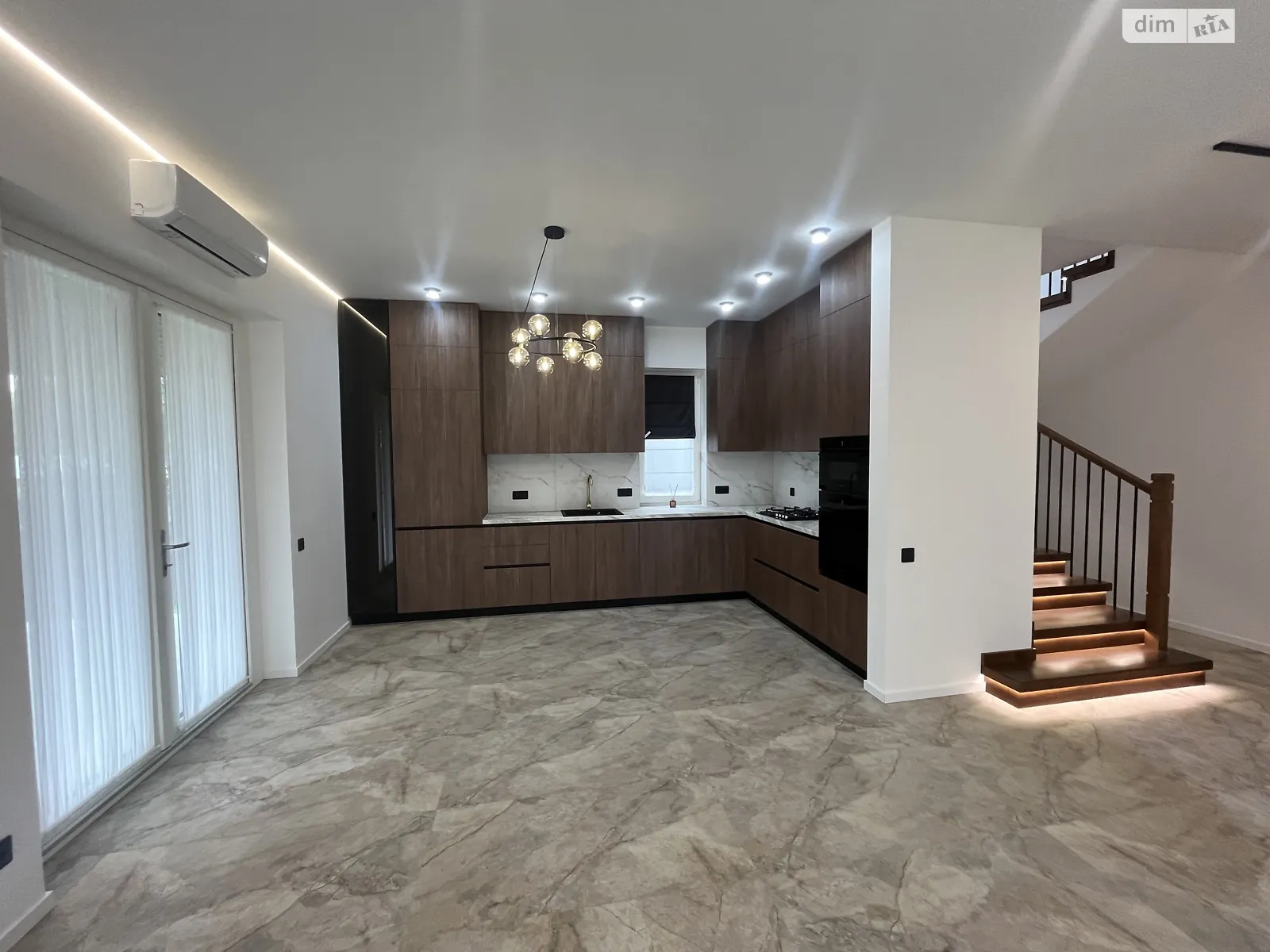 Продается дом на 2 этажа 158 кв. м с мебелью, цена: 330000 $ - фото 1